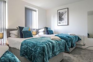 Alquiler Vacacional - Tudors eSuites Birmingham Townhouse Private Garden Free Parking