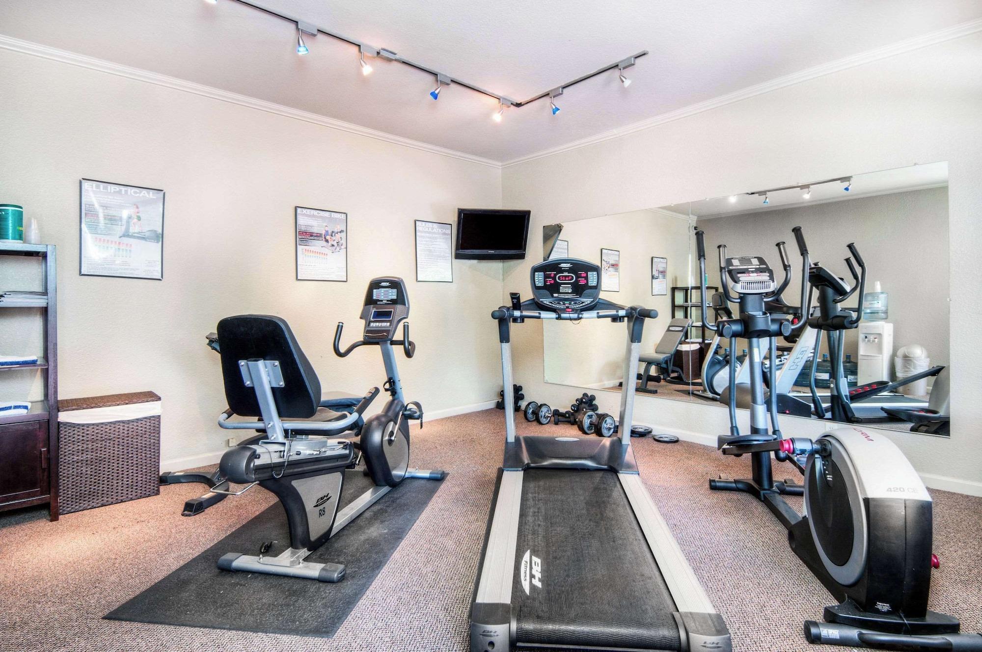 Gimnasio Aggie Inn, Ascend Hotel Collection
