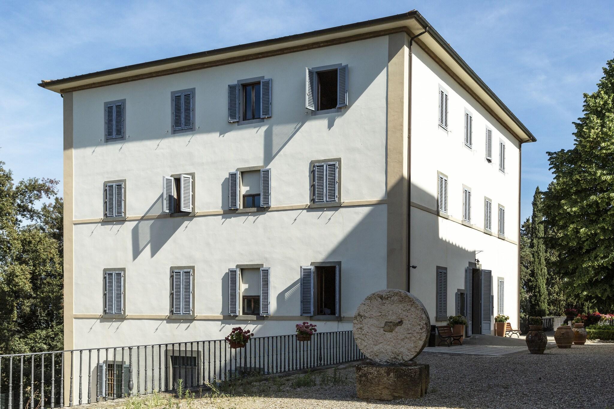 Vista Exterior Villa Montarioso