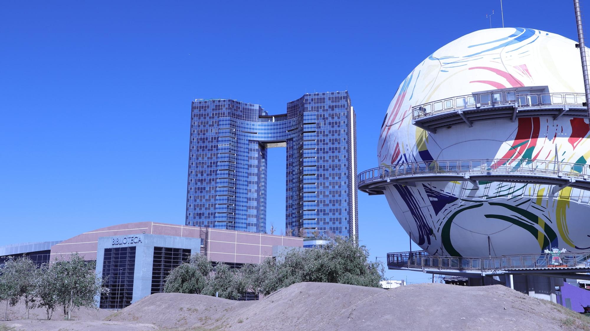 Vista Exterior Hotel Casino Grand Vía Dorada