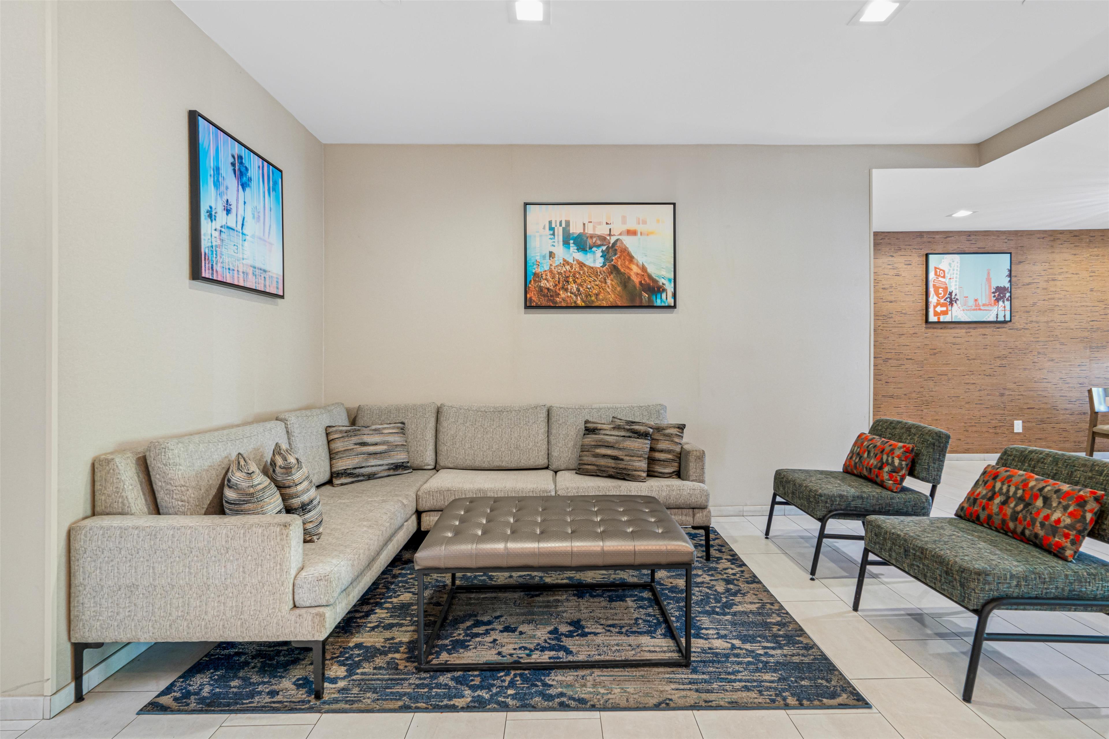 Vista Lobby Best Western Valencia/Six Flags Inn & Suites