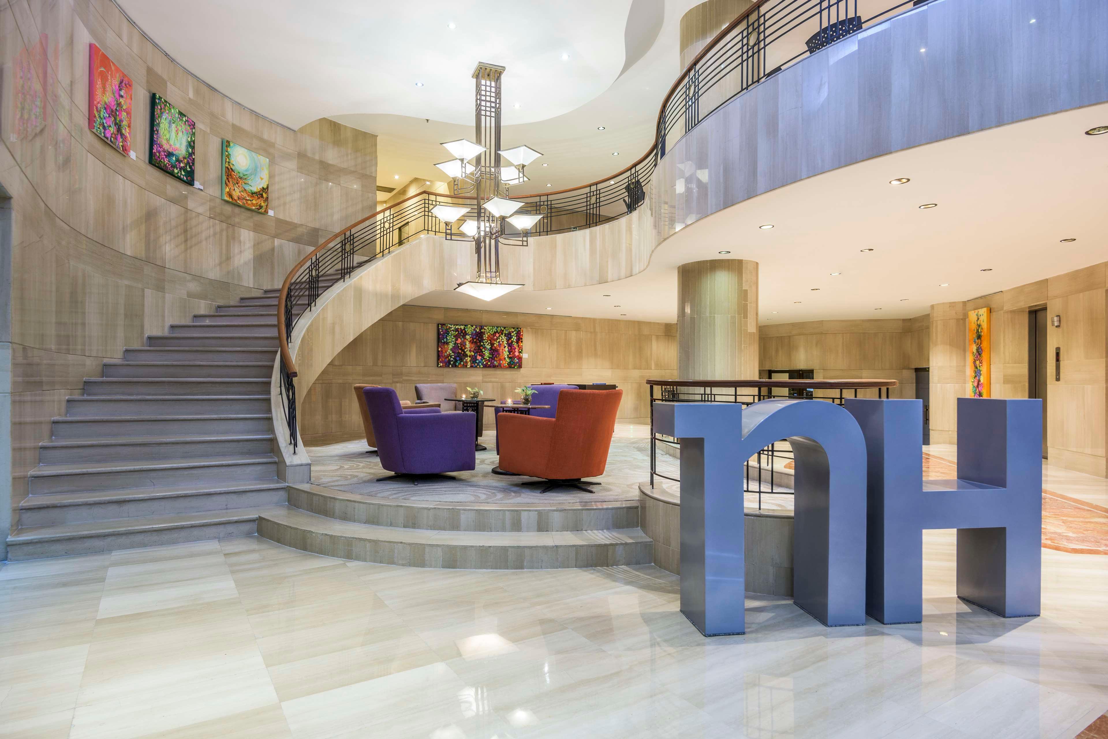 Vista Lobby NH Cali Royal