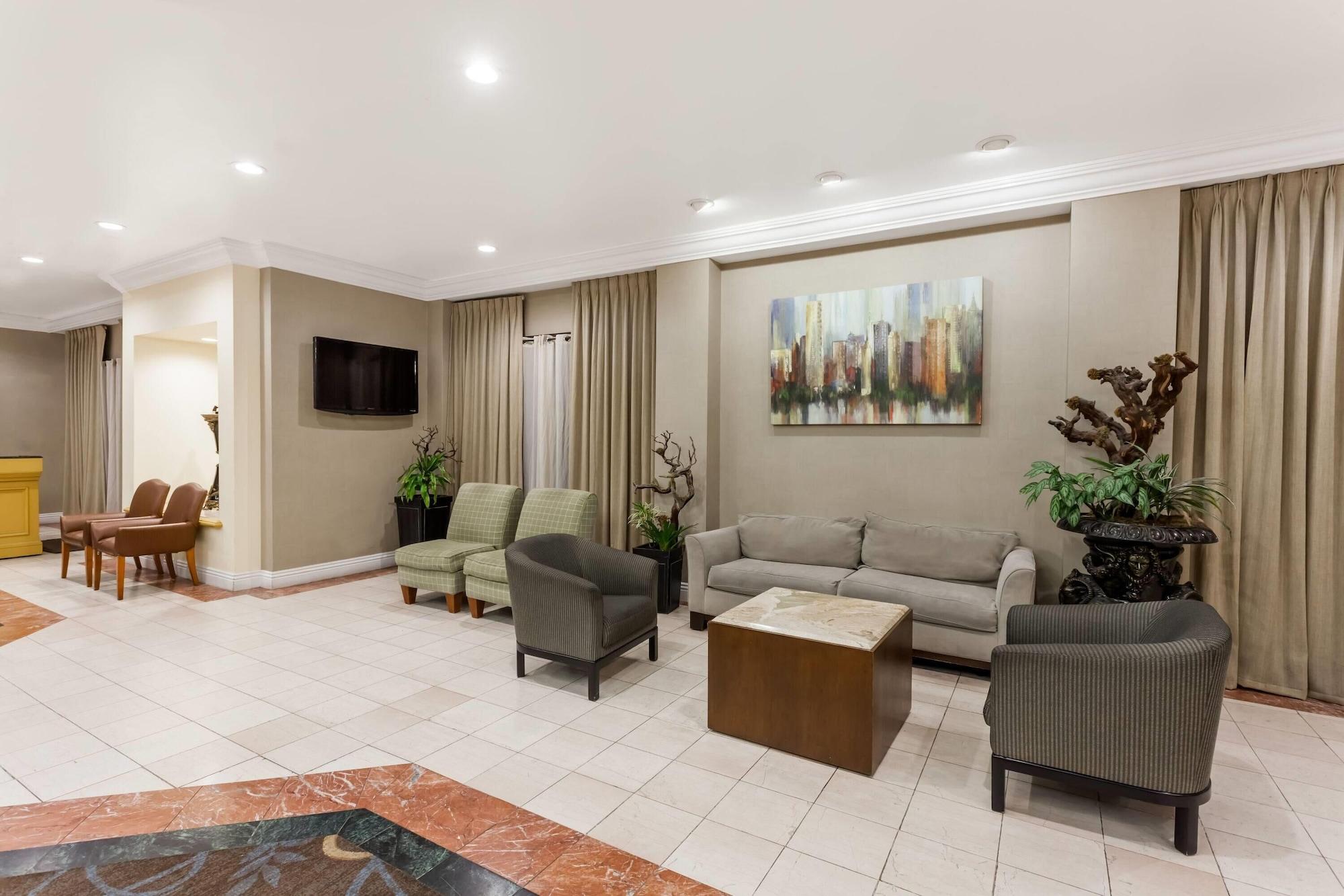 Vista Lobby Howard Johnson by Wyndham Fullerton/Anaheim Conference Cntr