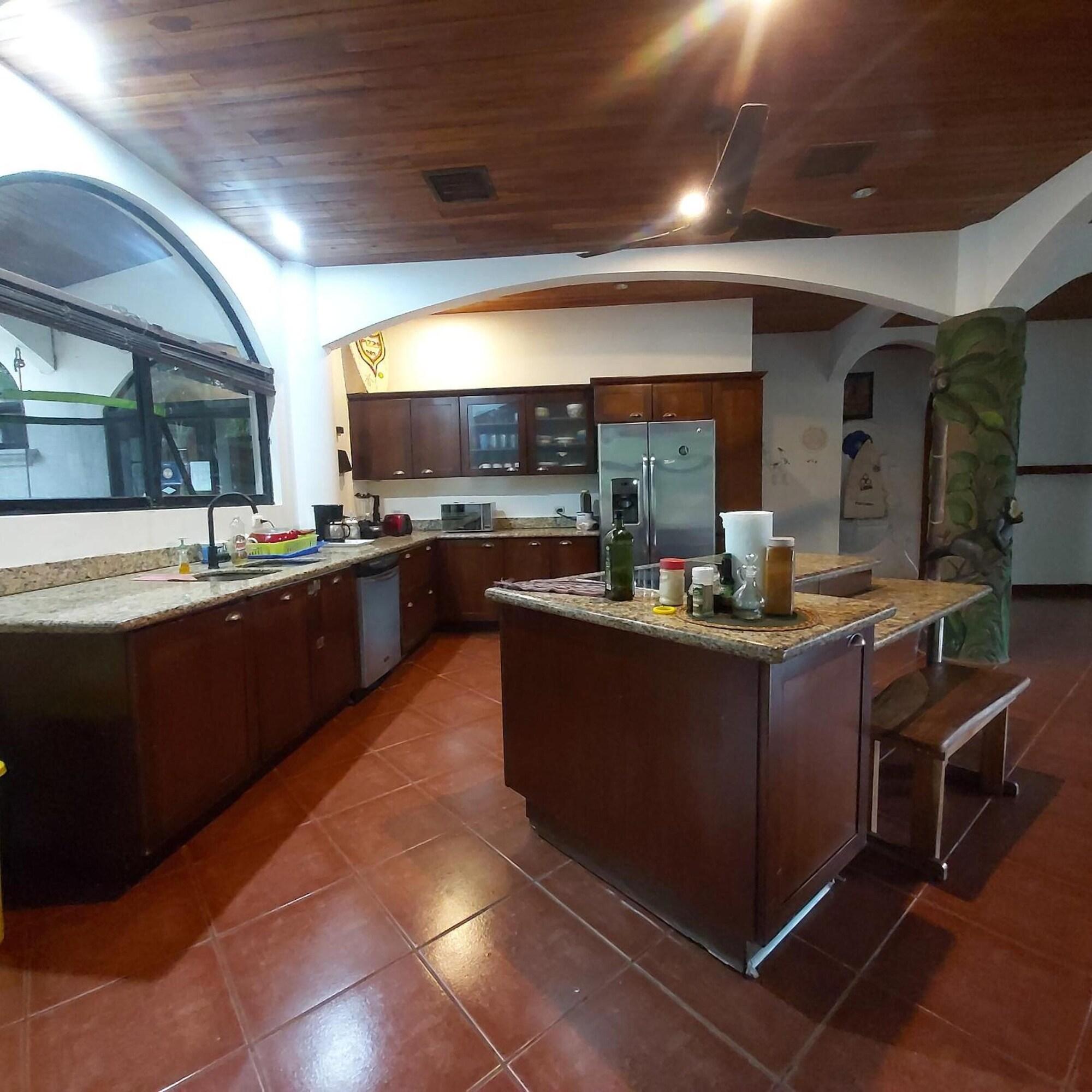 Restaurant Casa Alice Surf Lodge - Hostel