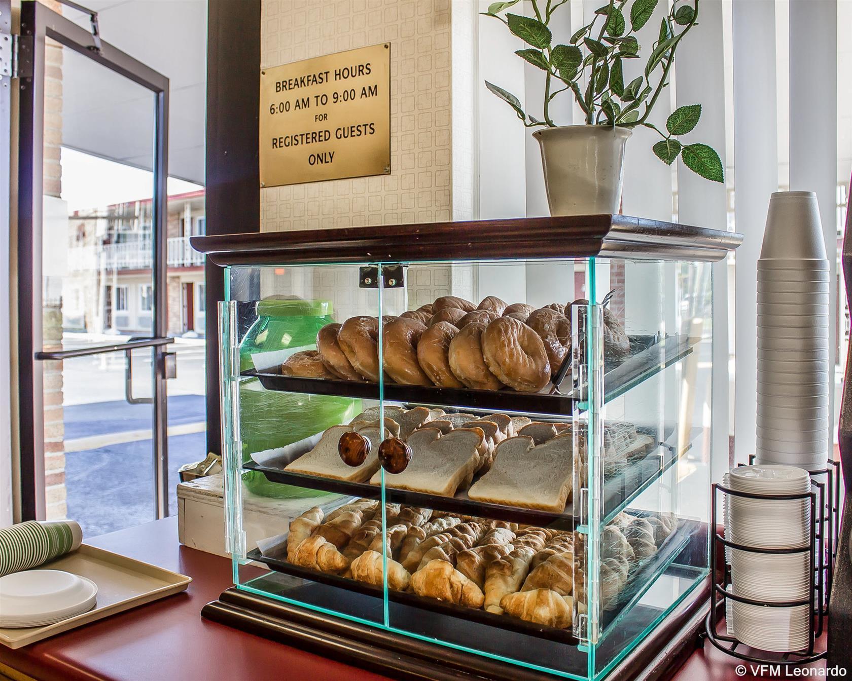 Vista Exterior Econo Lodge (East Hartford)