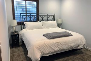 Alquiler Vacacional - Comfortable Home in the Heart of Historic NewBo near Downtown - King Bed!