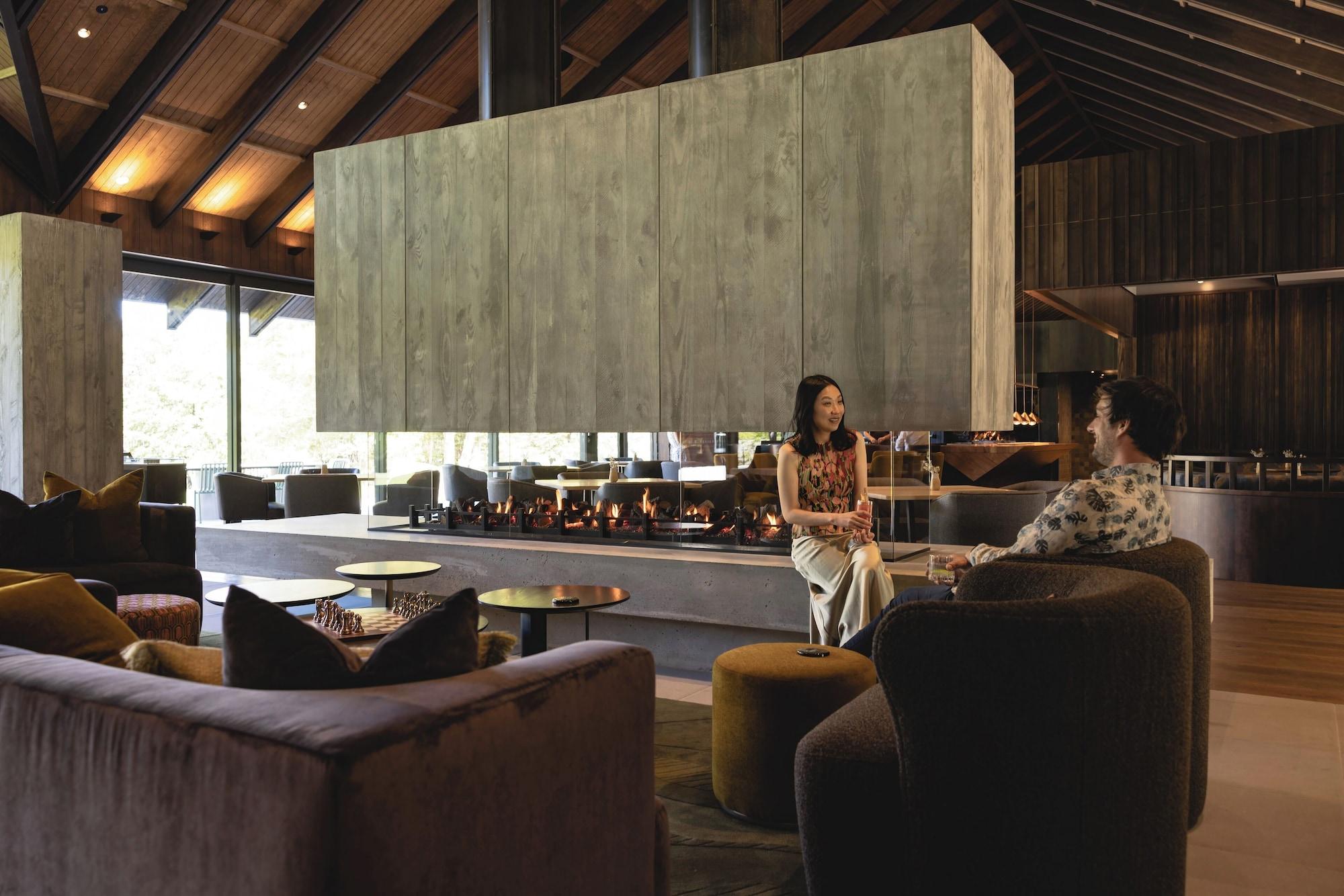 Vista Lobby Flockhill