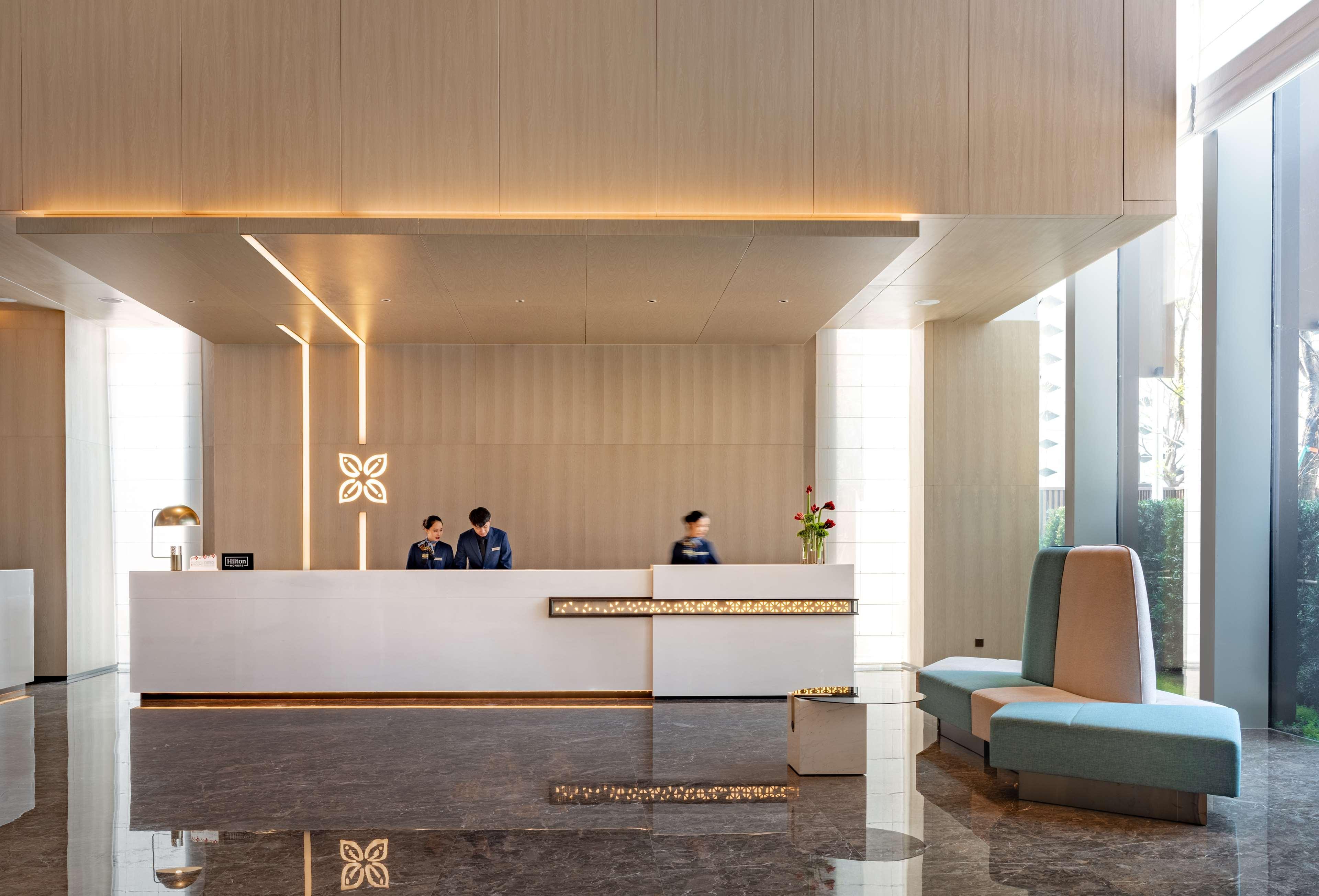 Vista Lobby Hilton Garden Inn Shenzhen World Exhibition & Conv