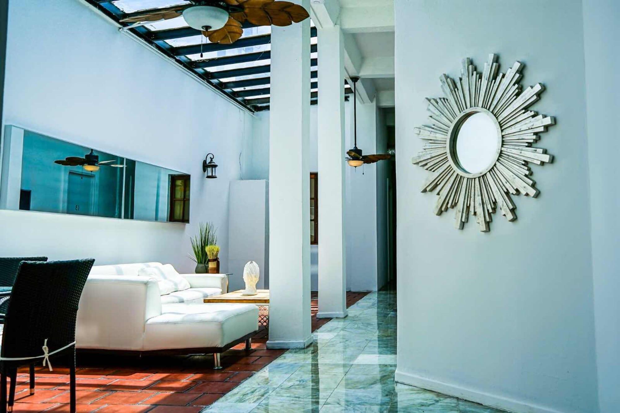 Vista Lobby Navona Studios