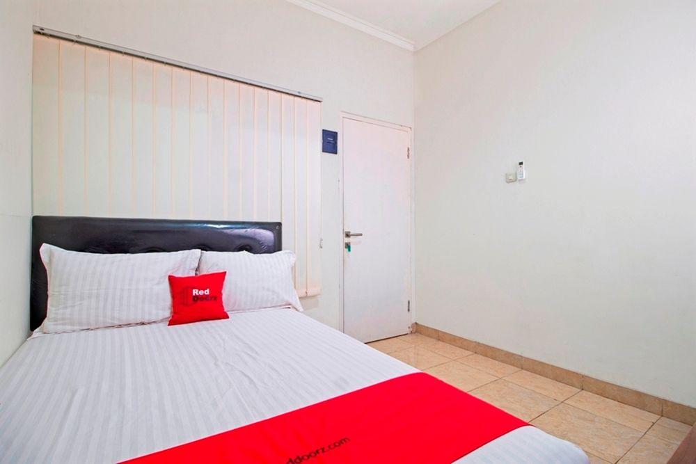 Habitación RedDoorz @ Salemba Raya