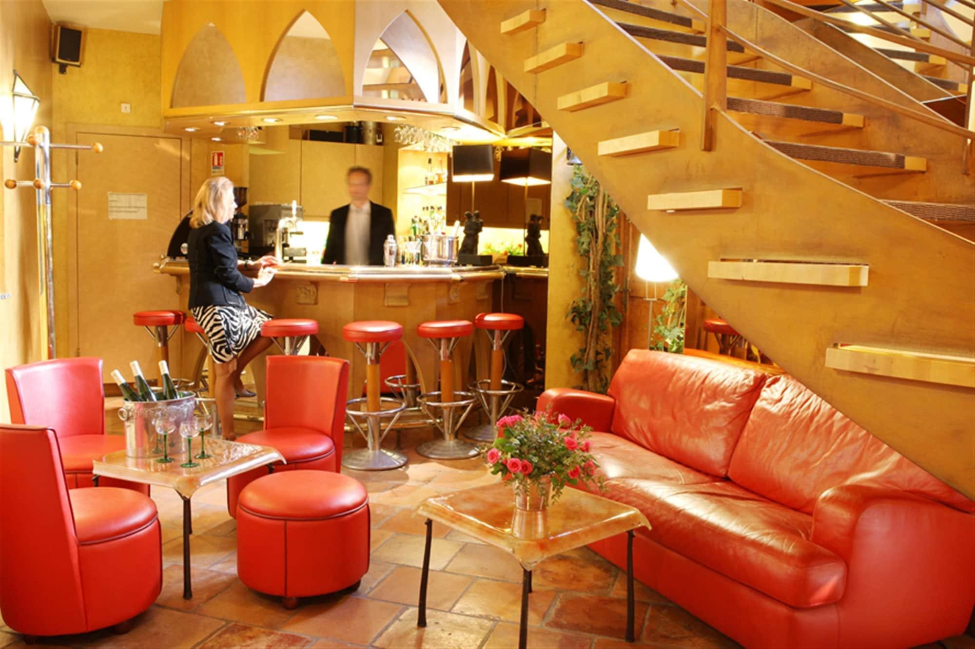 Bar/Salón Hotel Cathedrale