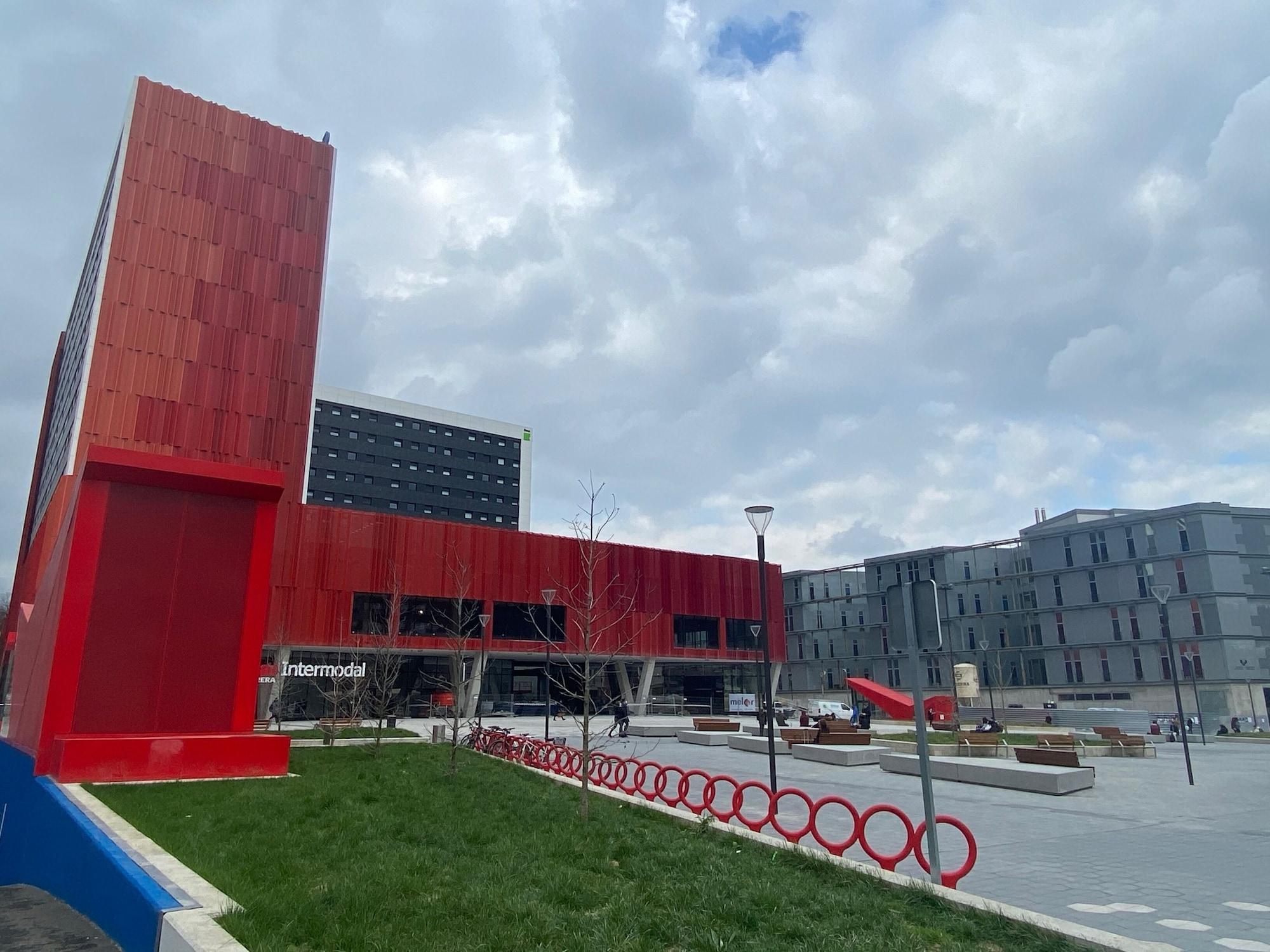 Vista Exterior Residencia Universitaria San MamÃs