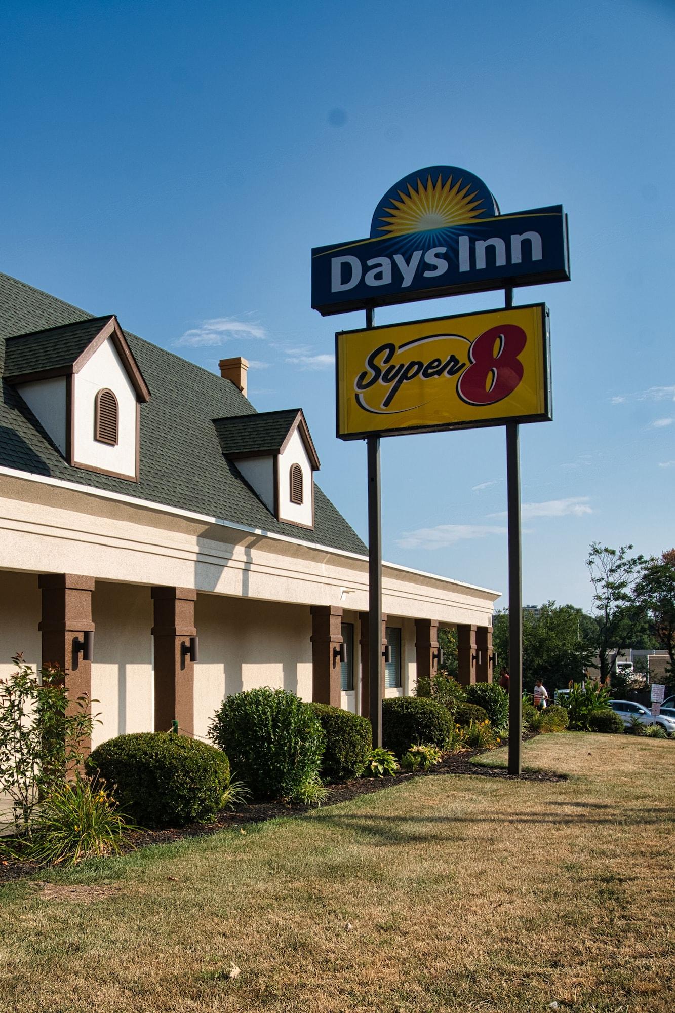 Vista Exterior Super 8 by Wyndham Alexandria/Washington D.C. Area