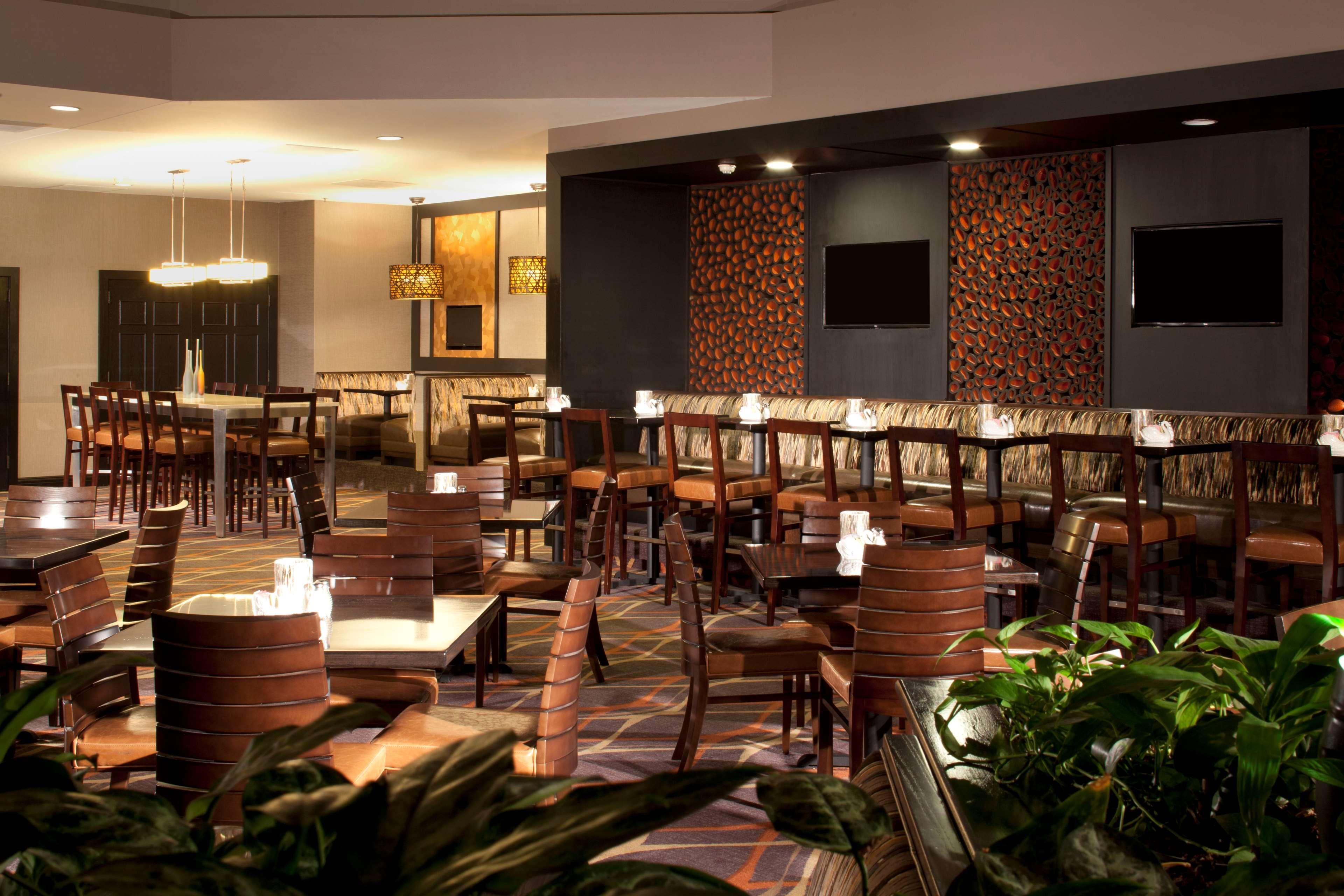 Restaurant Embassy Suites by Hilton Austin Arboretum