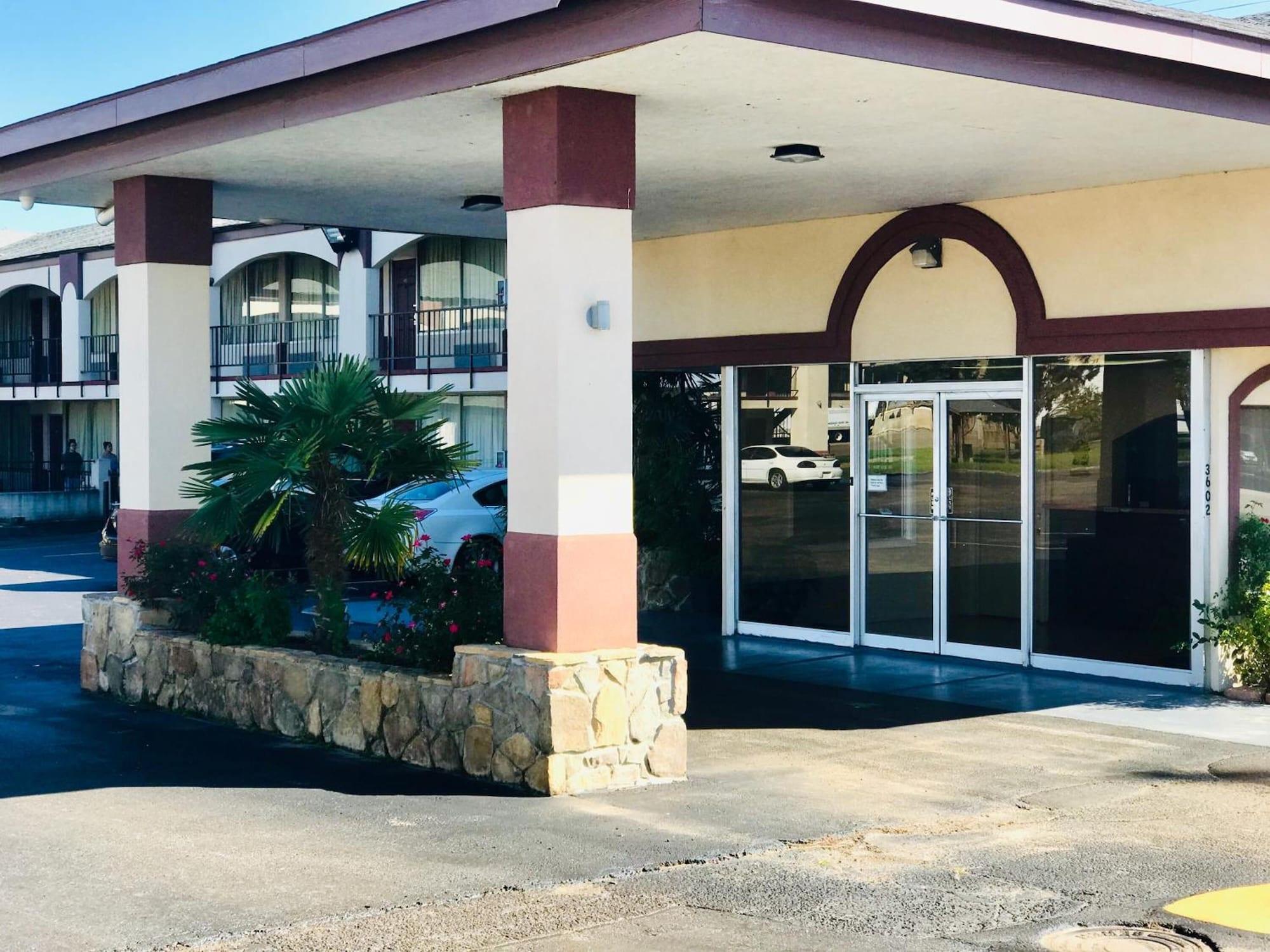 Vista Exterior Executive Inn