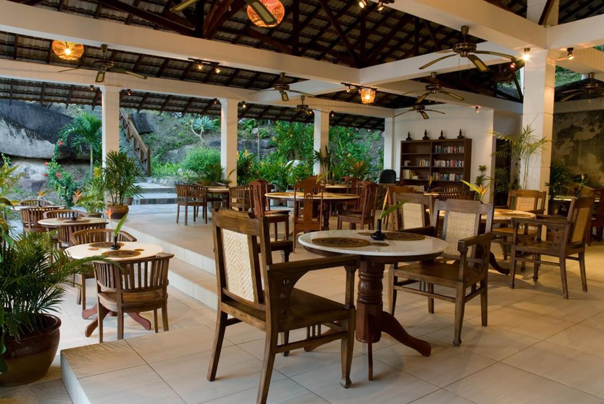 Restaurant Minang Cove Resort