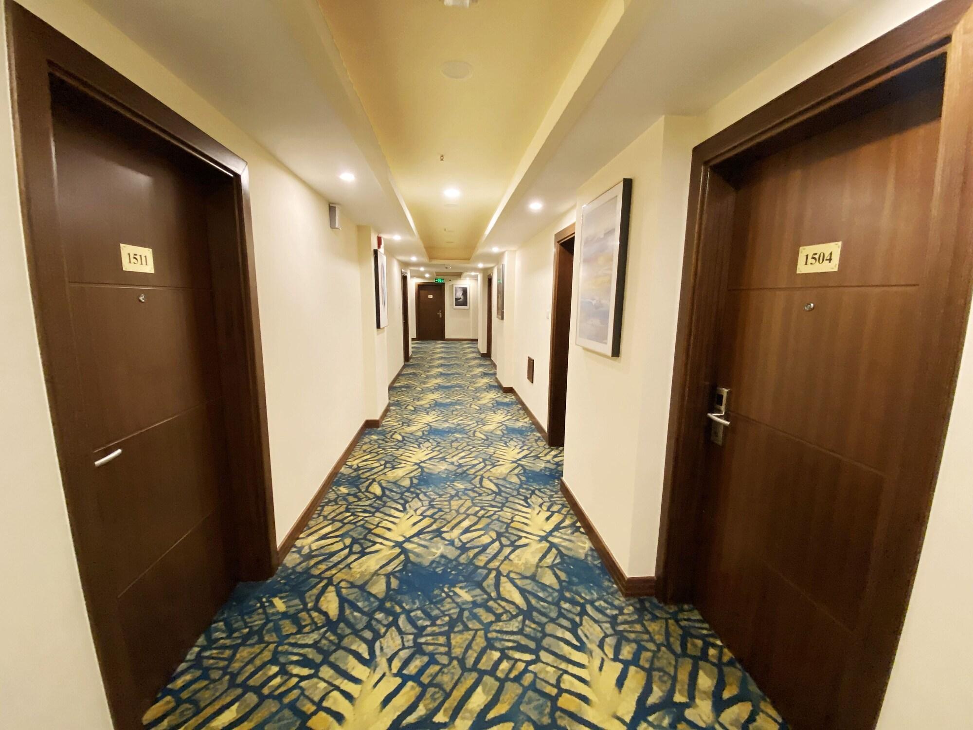 Varios Surgrand Hotel