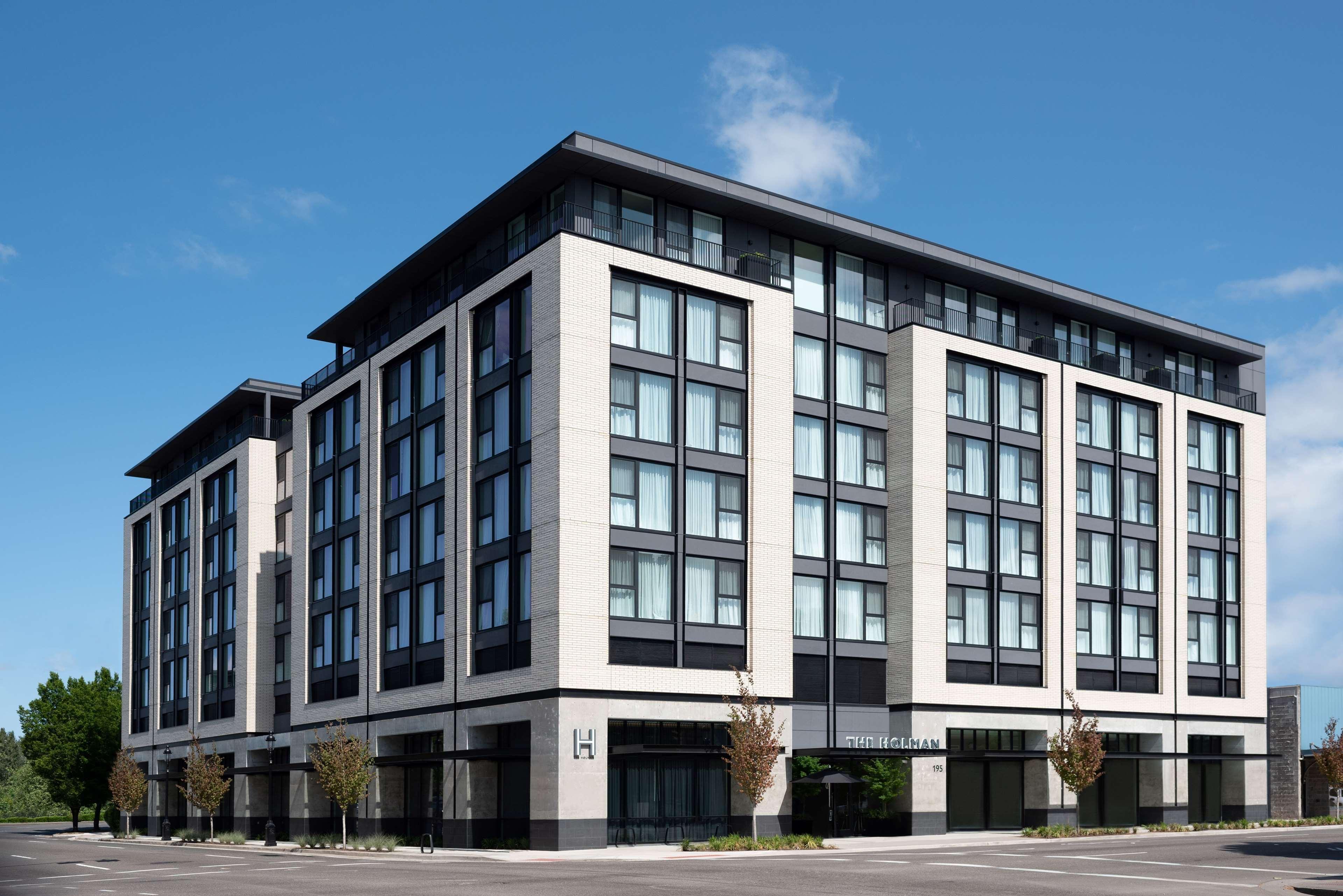 Vista Exterior Holman Riverfront Park Hotel Salem, Tapestry By Hi