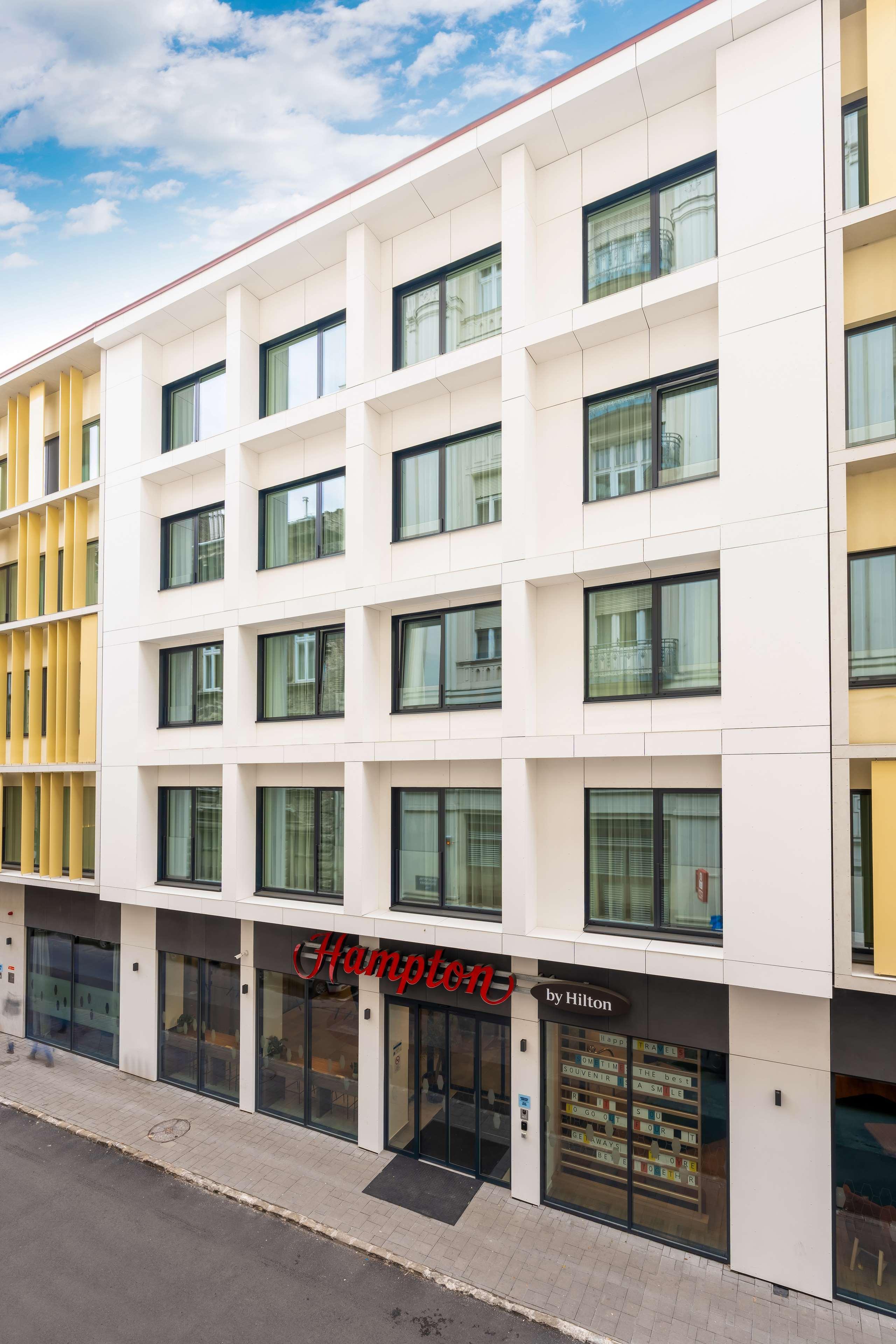 Vista Exterior Hampton By Hilton Budapest City Centre