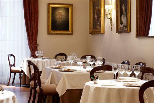 Hotel Restaurante Palacio de Guendulain by null