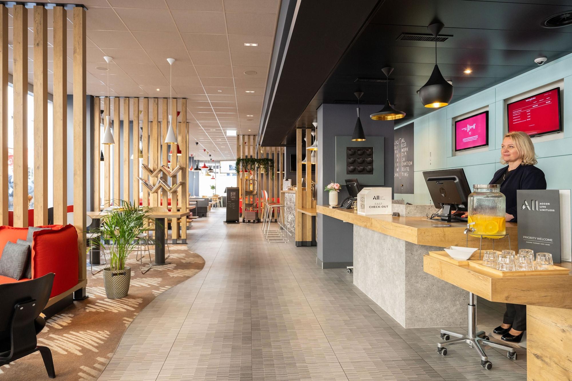 Vista Lobby ibis Geneve Centre Lac