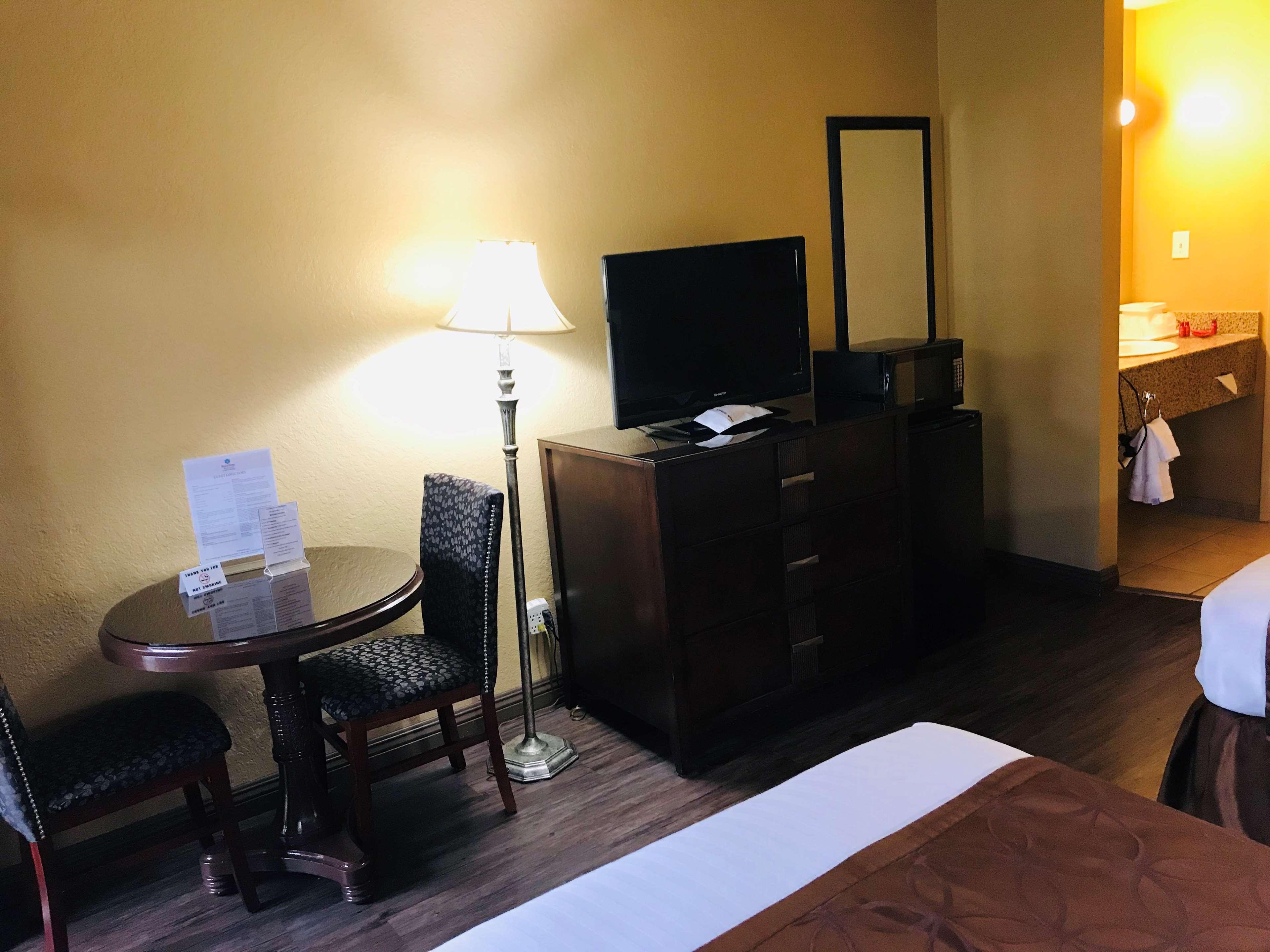 Vista Exterior SureStay Plus by Best Western San Bernardino South