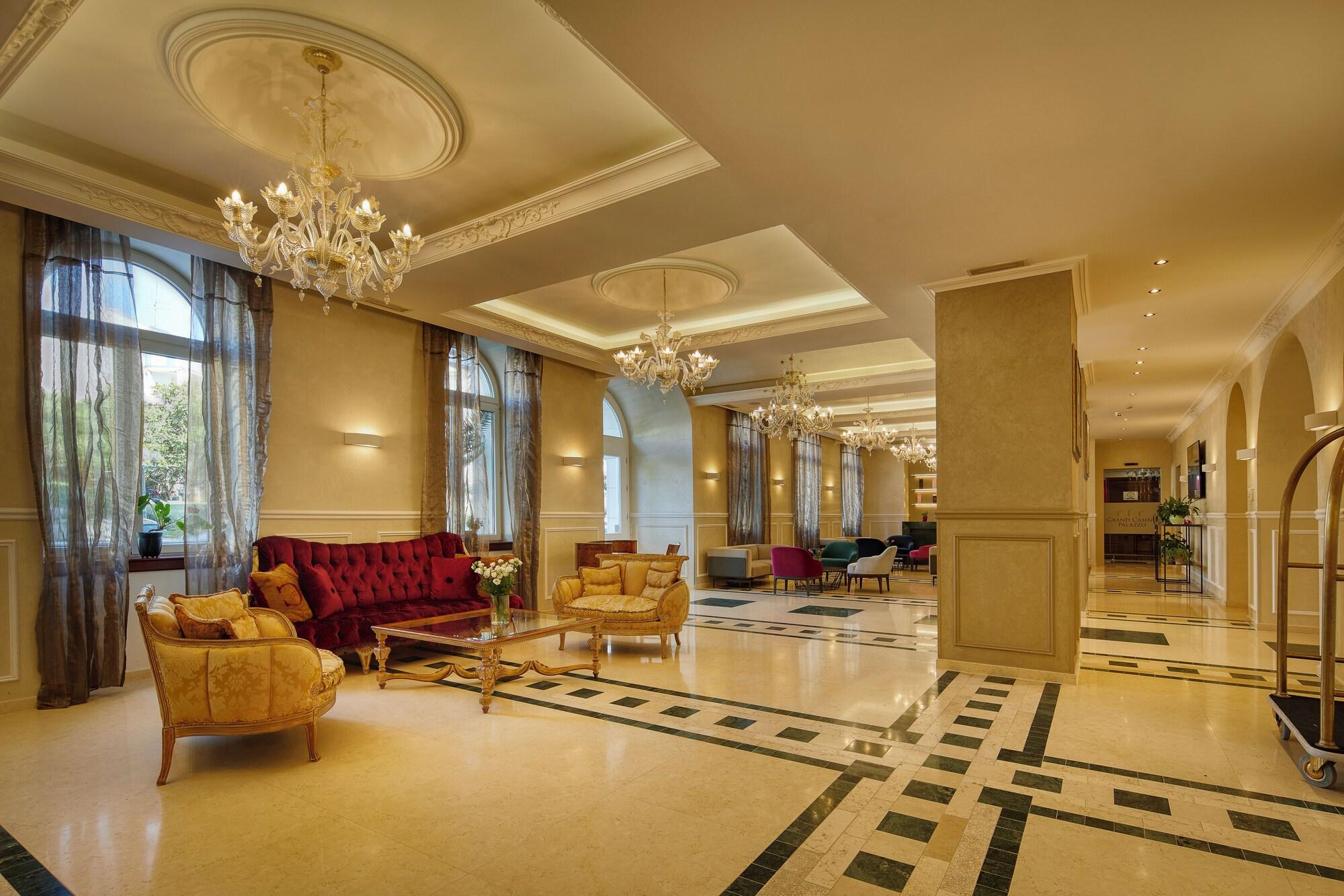 Vista Lobby BO Hotel Palazzo