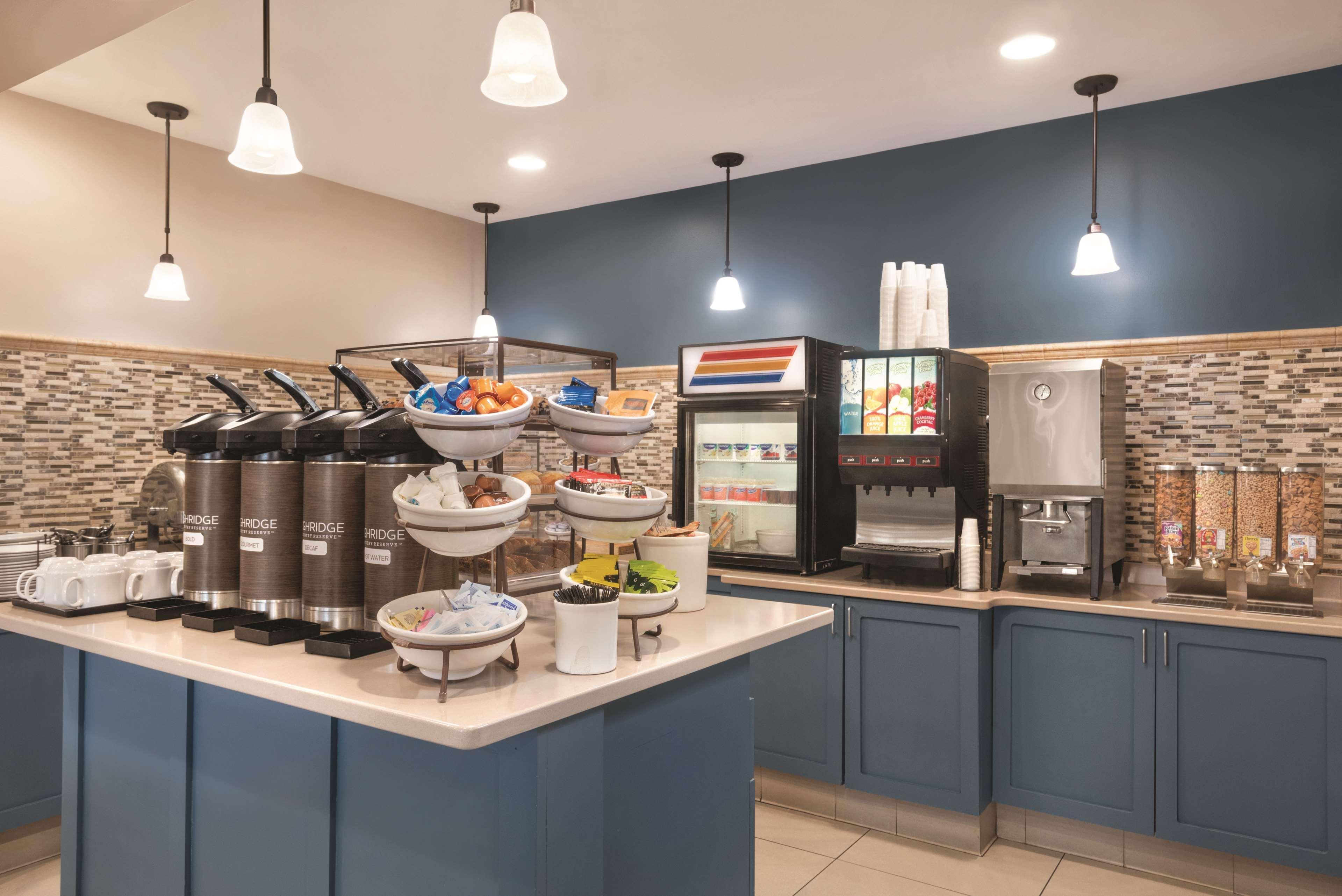 Restaurant Country Inn & Suites by Radisson, Eagan, MN