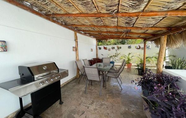 Casa Libertad - Restored Historic Home with Roof-top Terrace and BBQ - Hoteles cerca de Playa Isla de la Piedra en Mazatlán