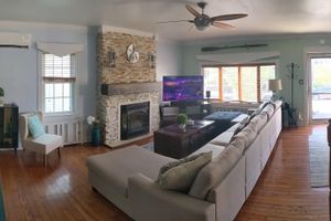 Alquiler Vacacional - "Once Upon a Tide" eclectic beach house with pizza oven, game room, fireplace
