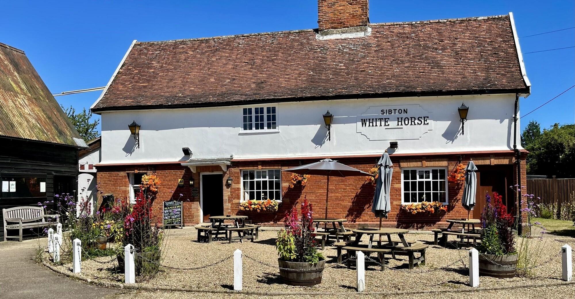 Varios Sibton White Horse Inn