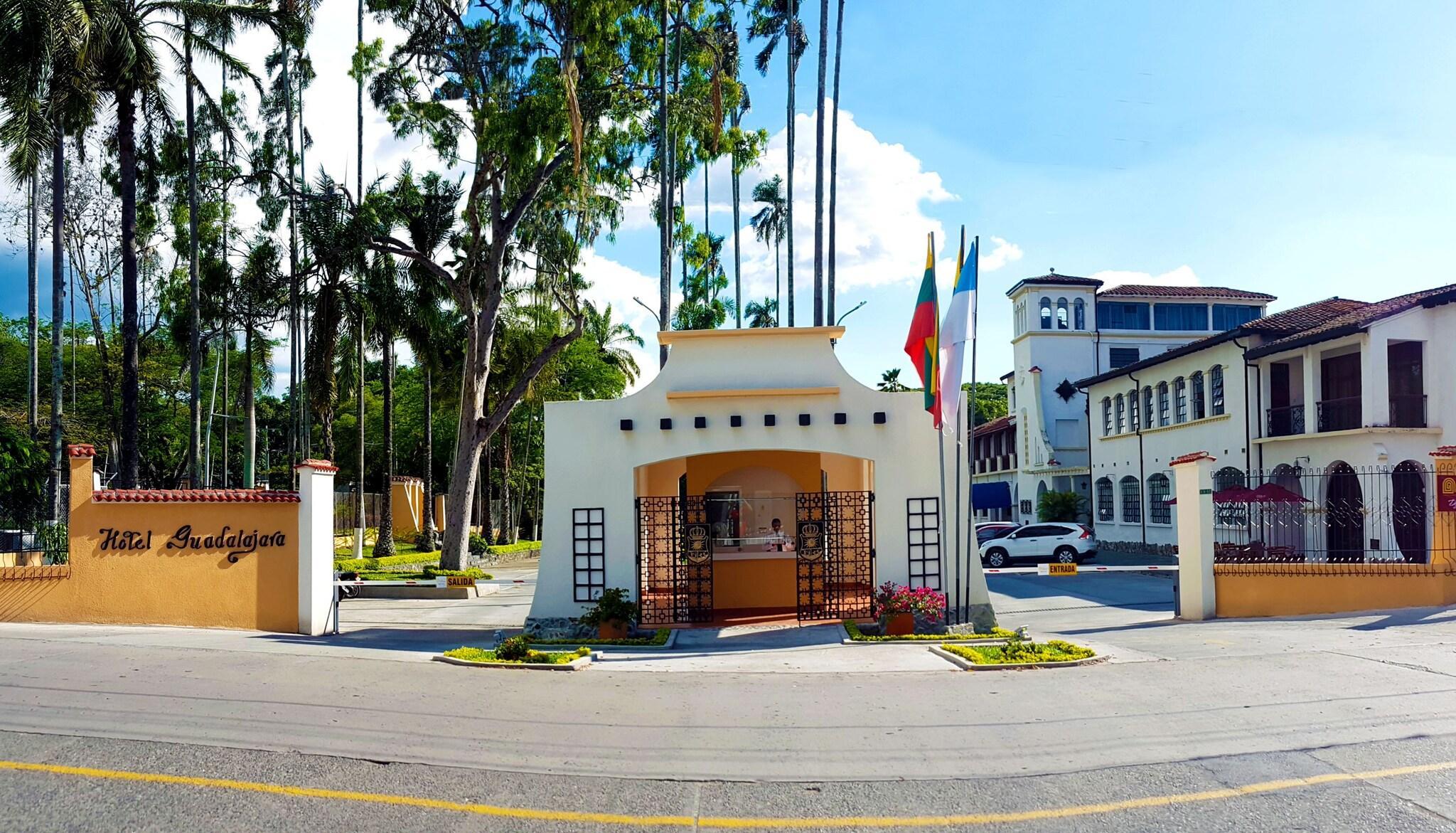 Vista Exterior Hotel Guadalajara