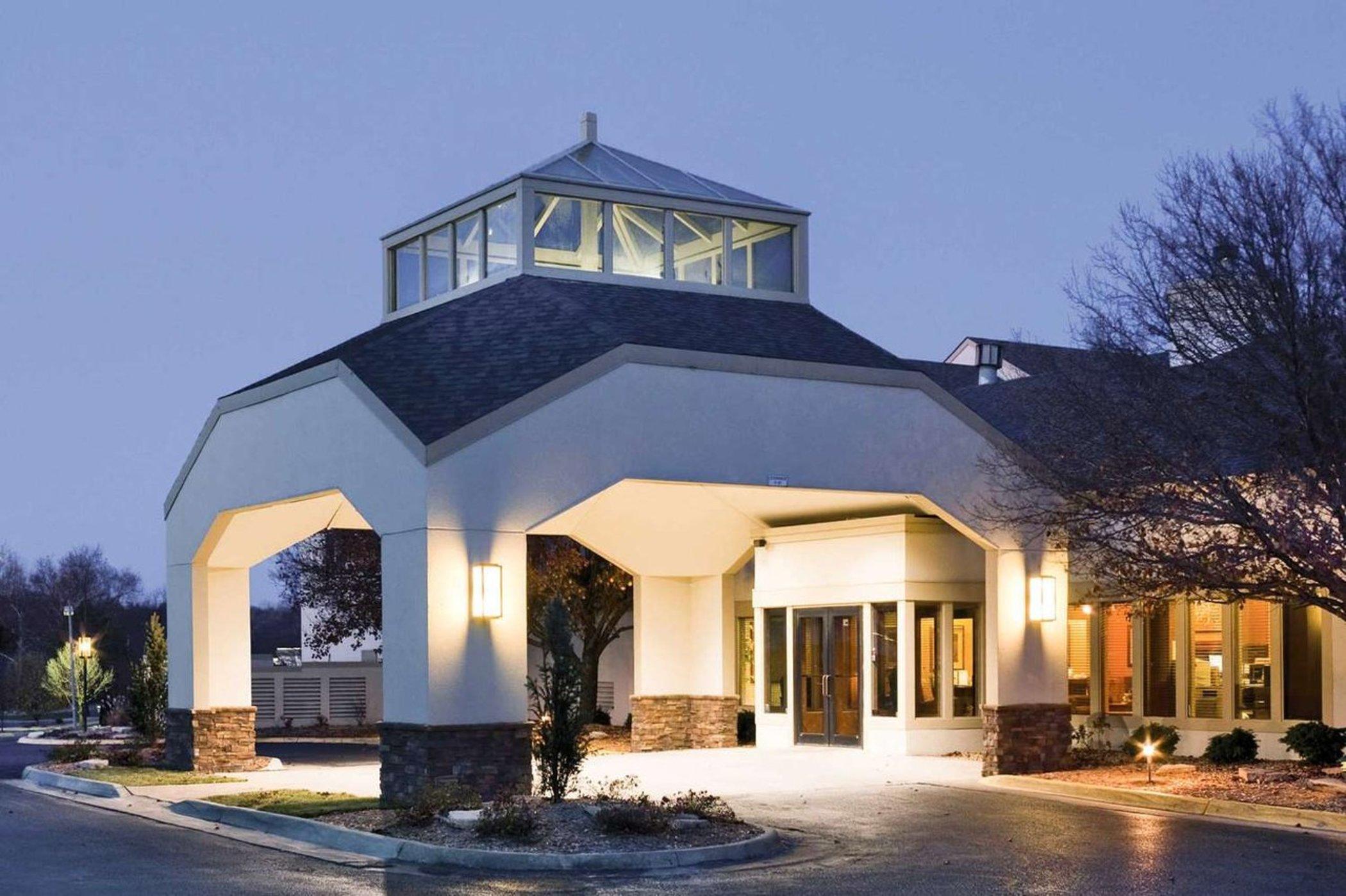 Vista Exterior Quality Inn & Suites Albuquerque Midtown - University Area