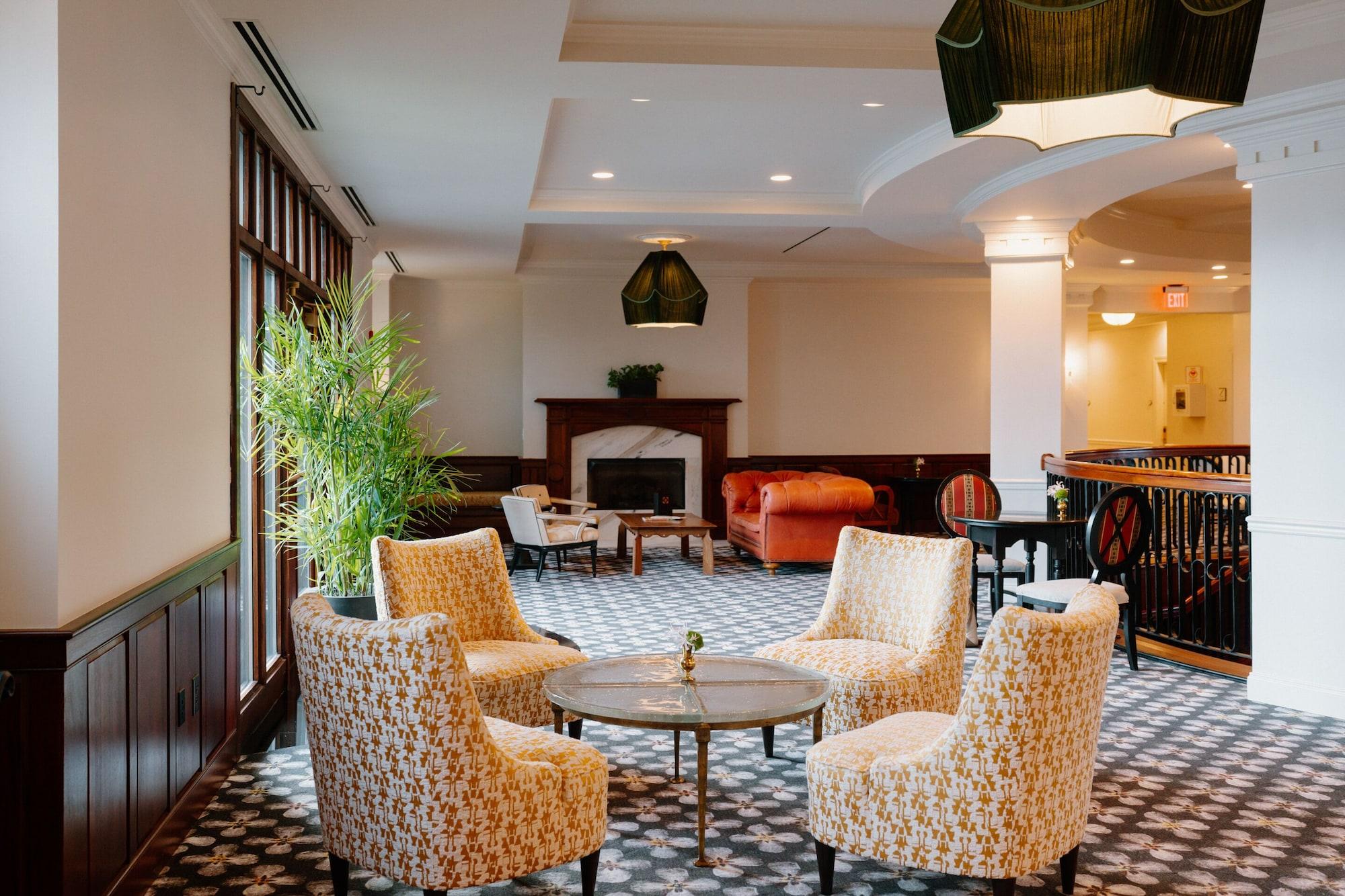 Vista Lobby French Quarter Inn