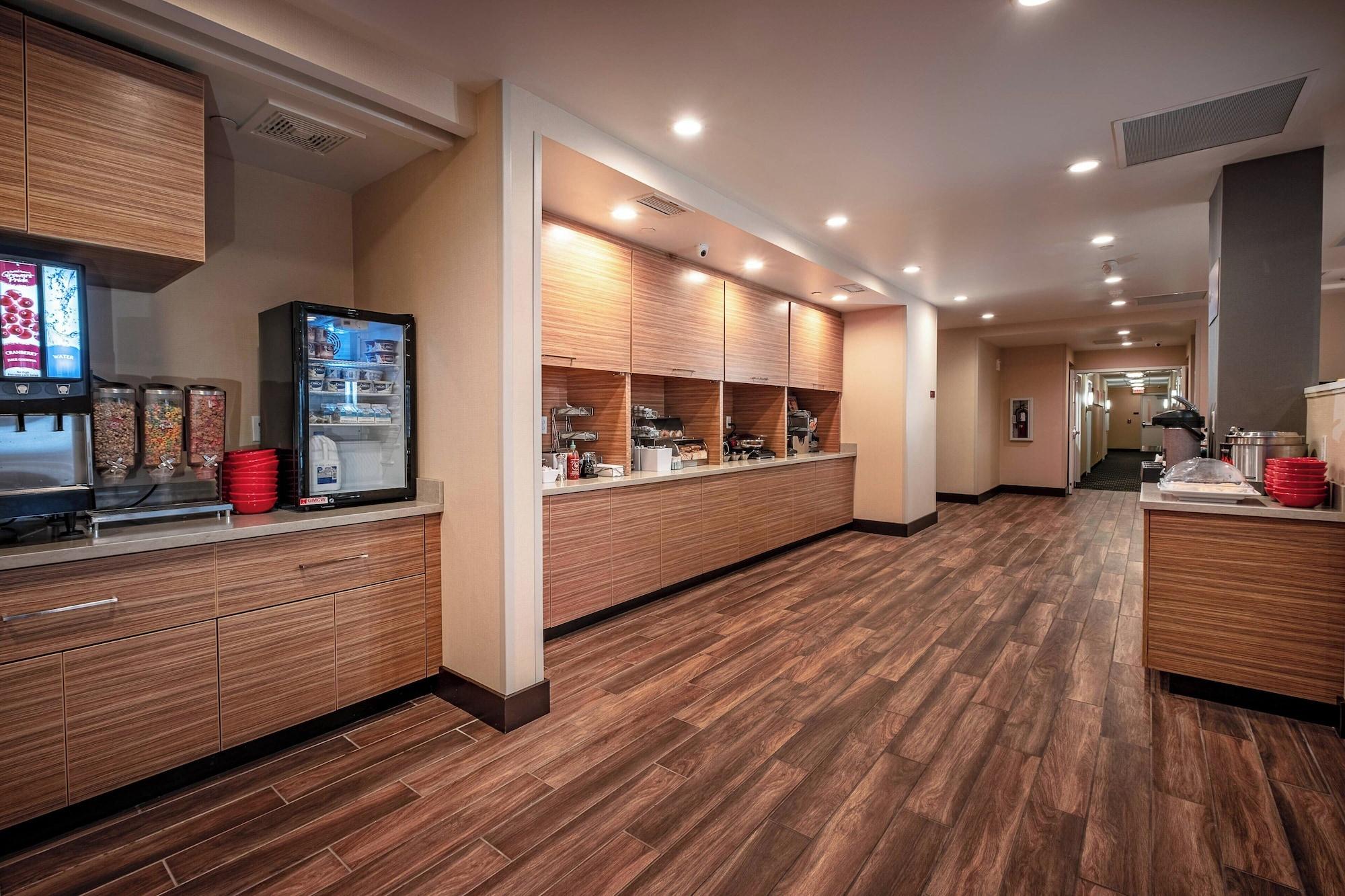 Restaurant TownePlace Suites Toledo Oregon