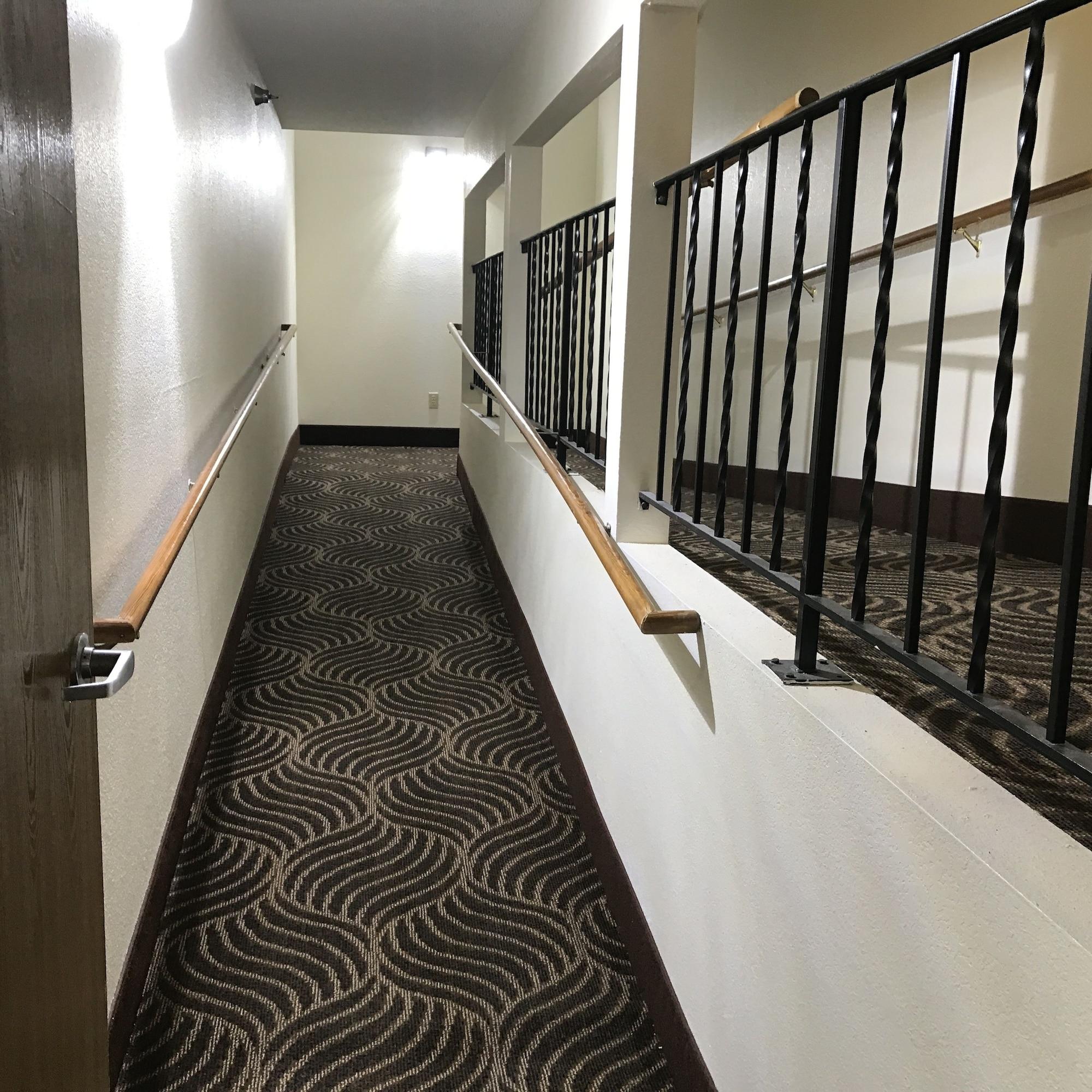 Varios Super 8 by Wyndham Omaha/West Dodge