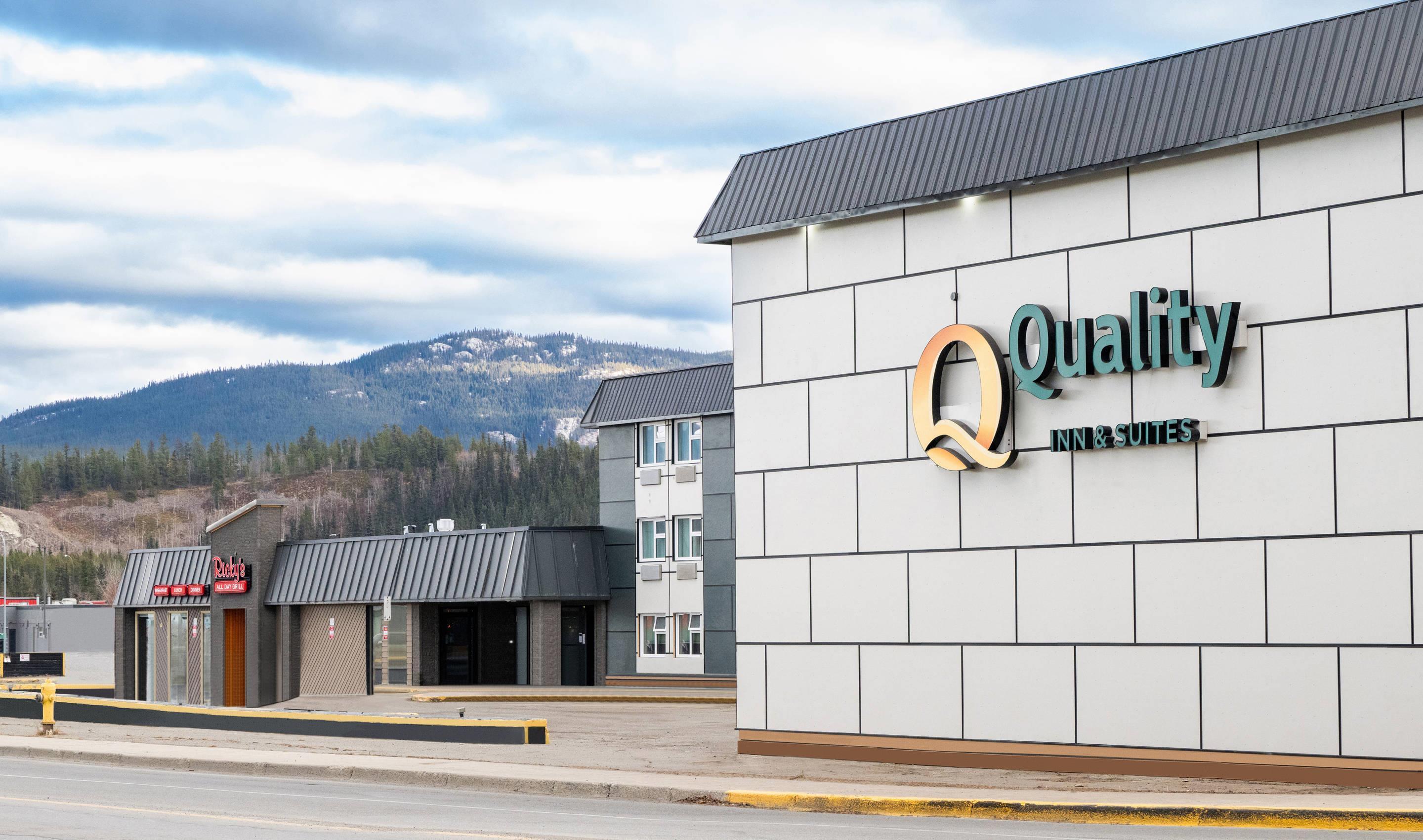 Vista Exterior Quality Inn & Suites Whitehorse