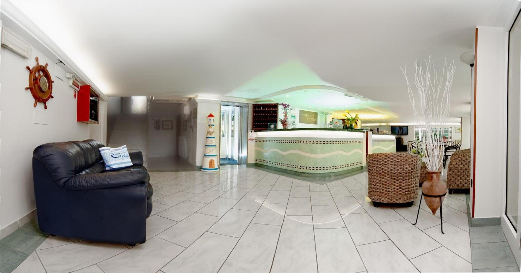 Vista Lobby Hotel Letizia