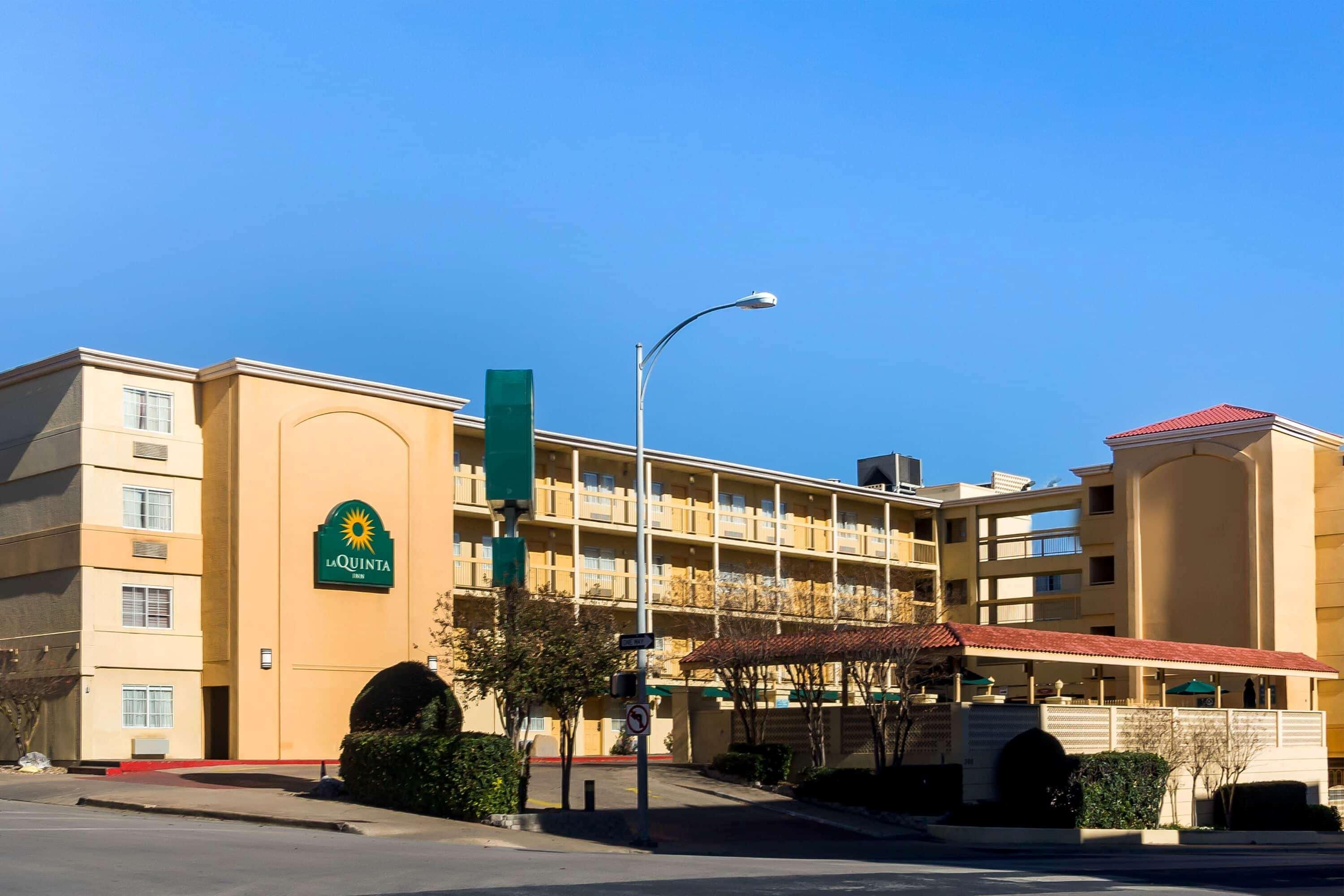 Vista Exterior La Quinta Inn by Wyndham Austin Capitol / Downtown