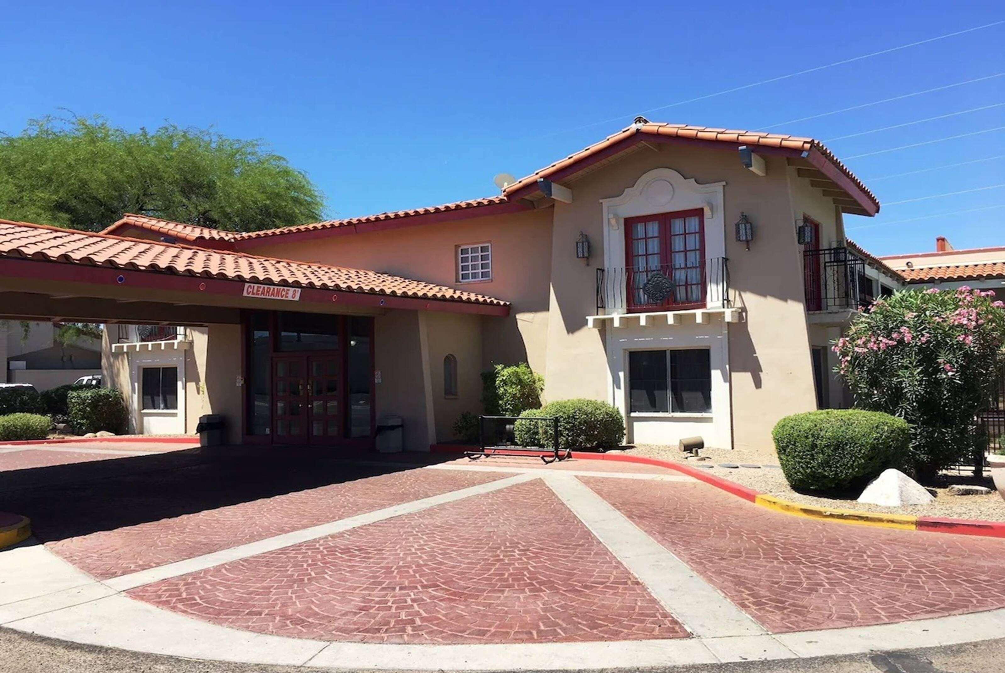 Vista Exterior Days Inn Tucson City Center