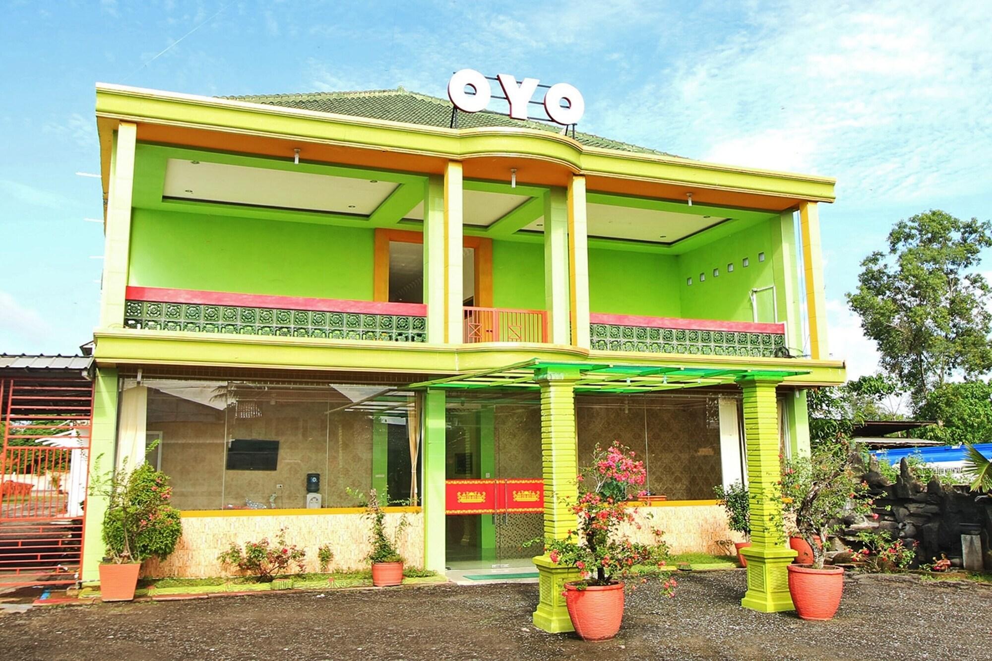 Varios OYO 2596 Homestay Hj. Suharti