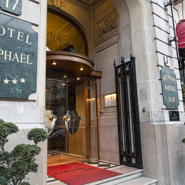 Raphael Hotel