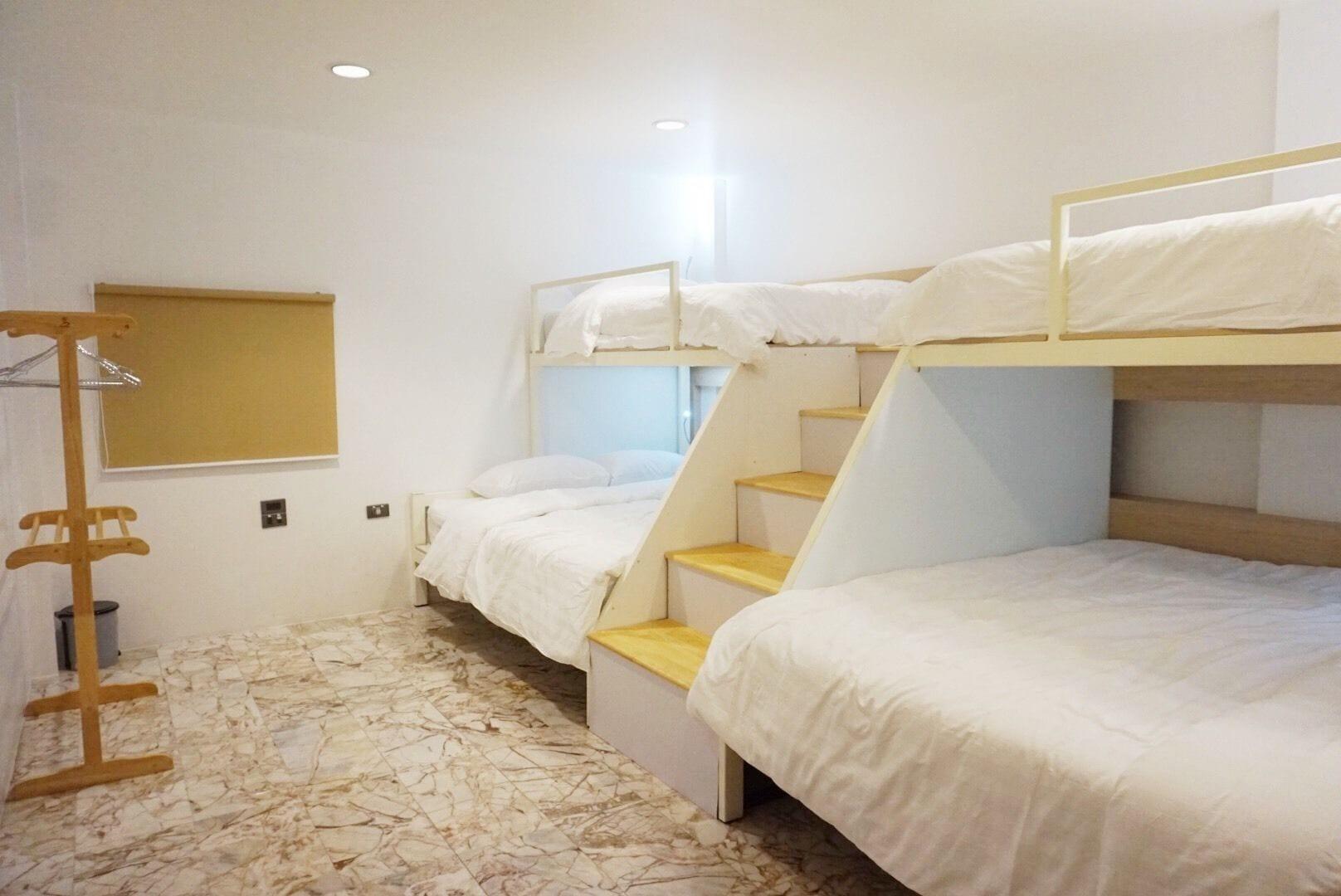 Varios Boon Street Hostel