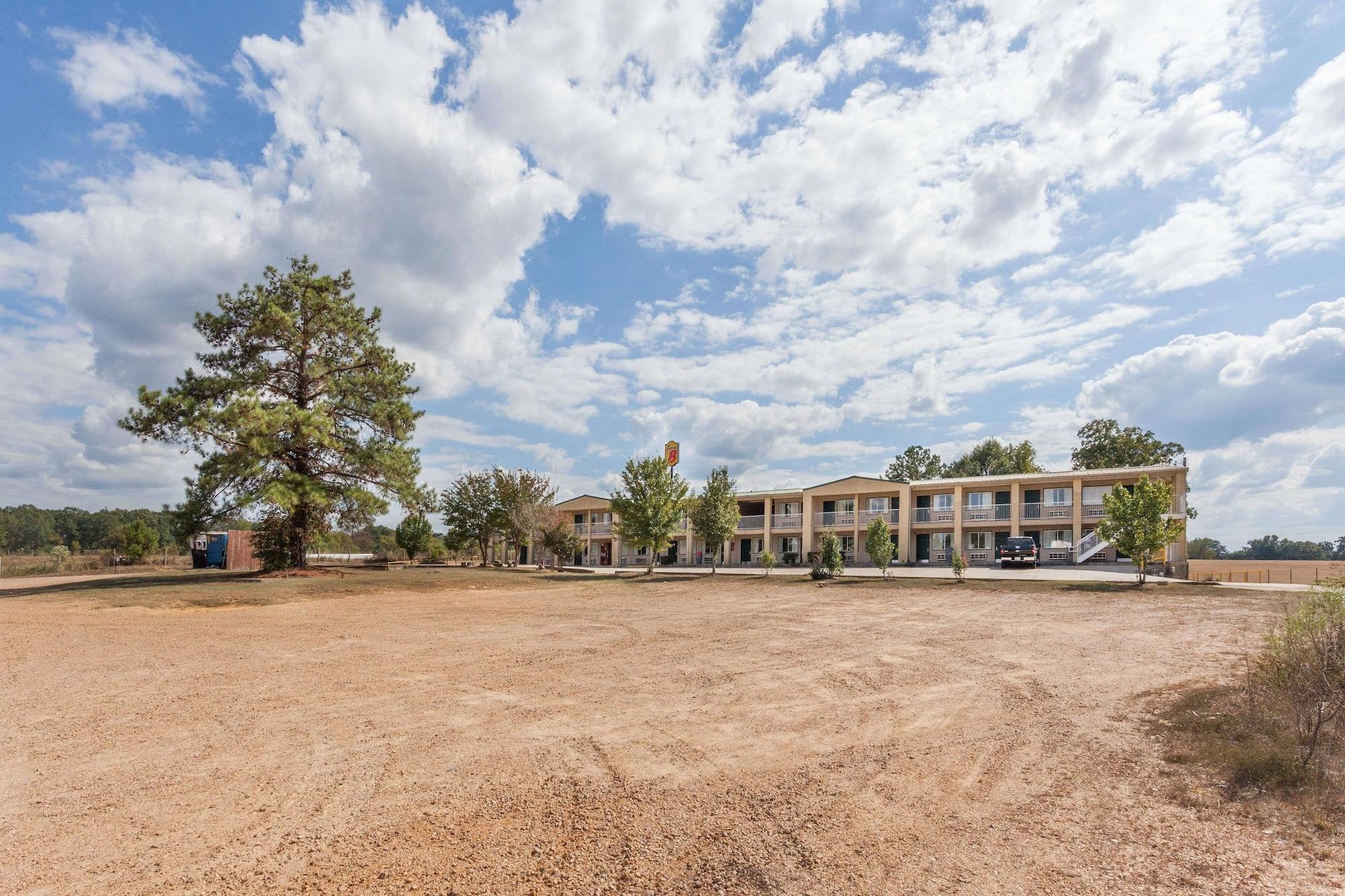 Vista Exterior Super 8 by Wyndham Brookhaven