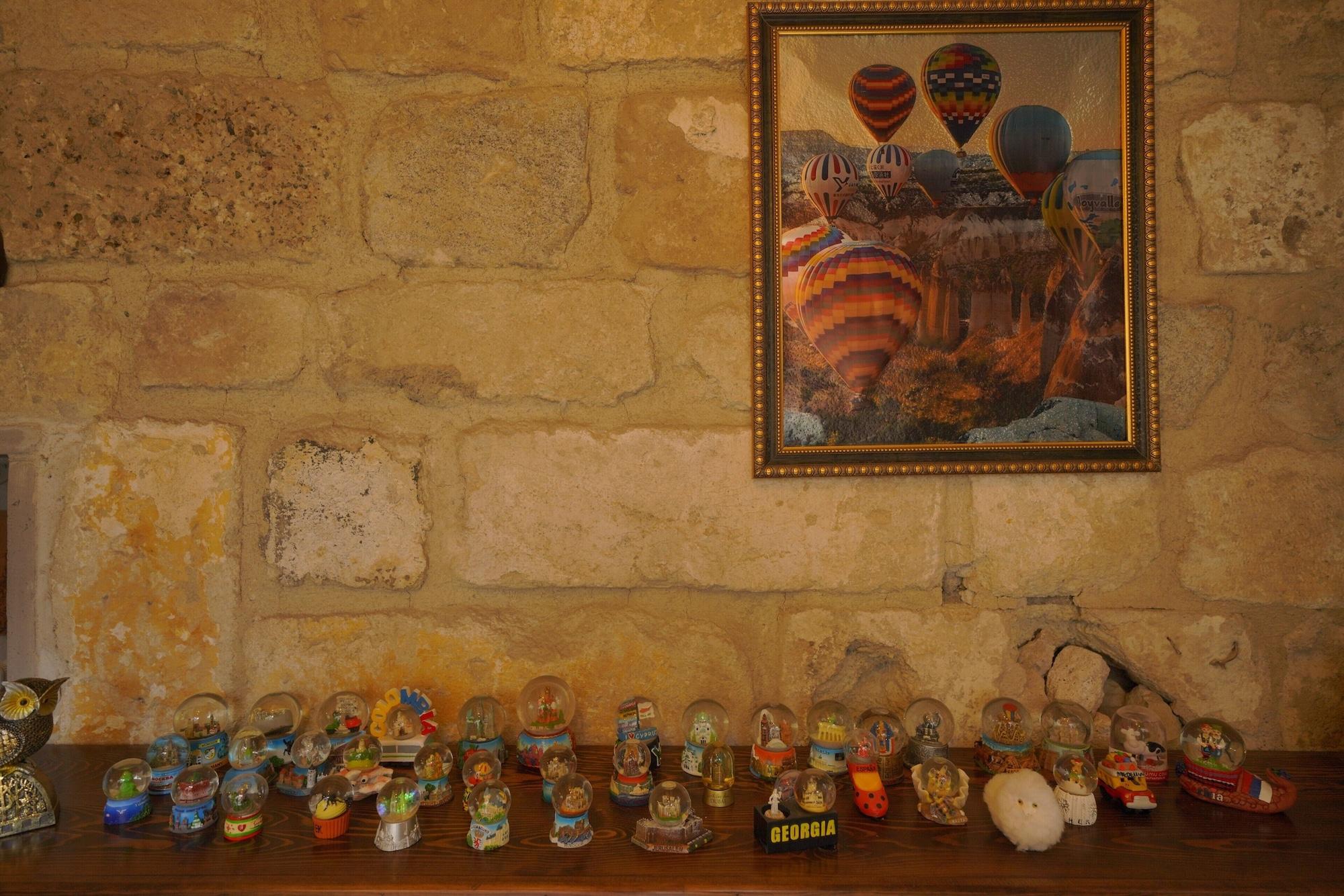 Vista Lobby Salkim Cave House