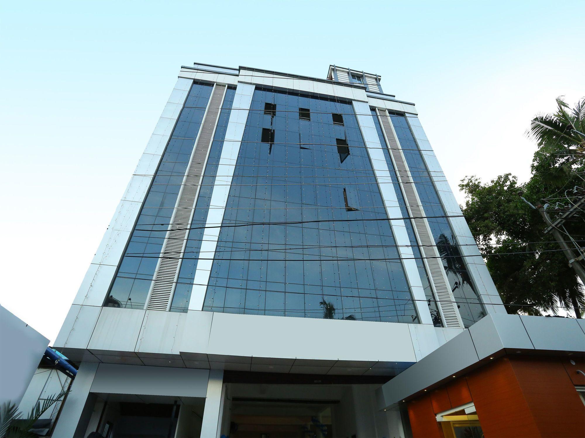Vista Exterior OYO 9620 Hotel Emza Residency