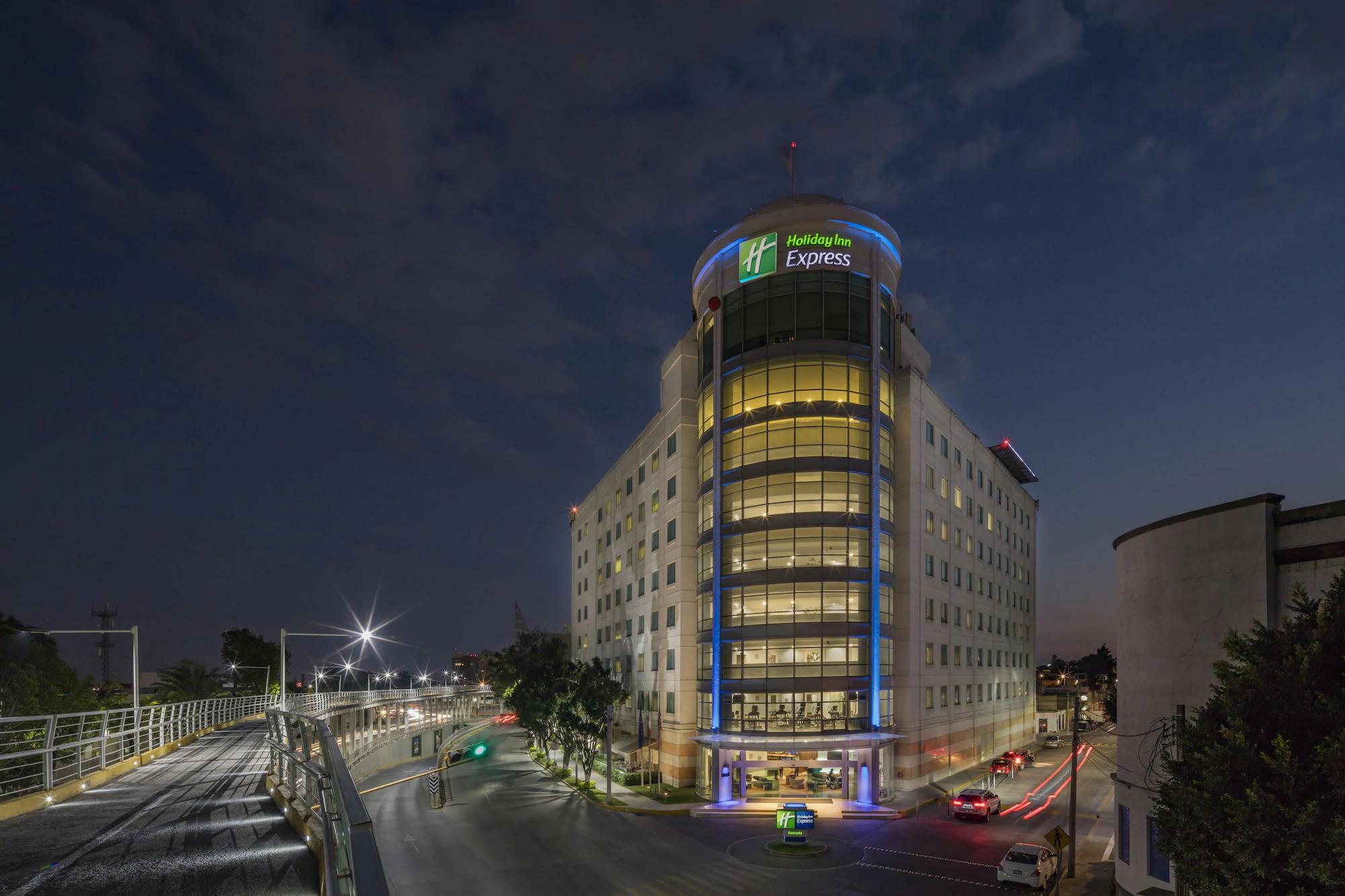 Vista Exterior Holiday Inn Express Puebla