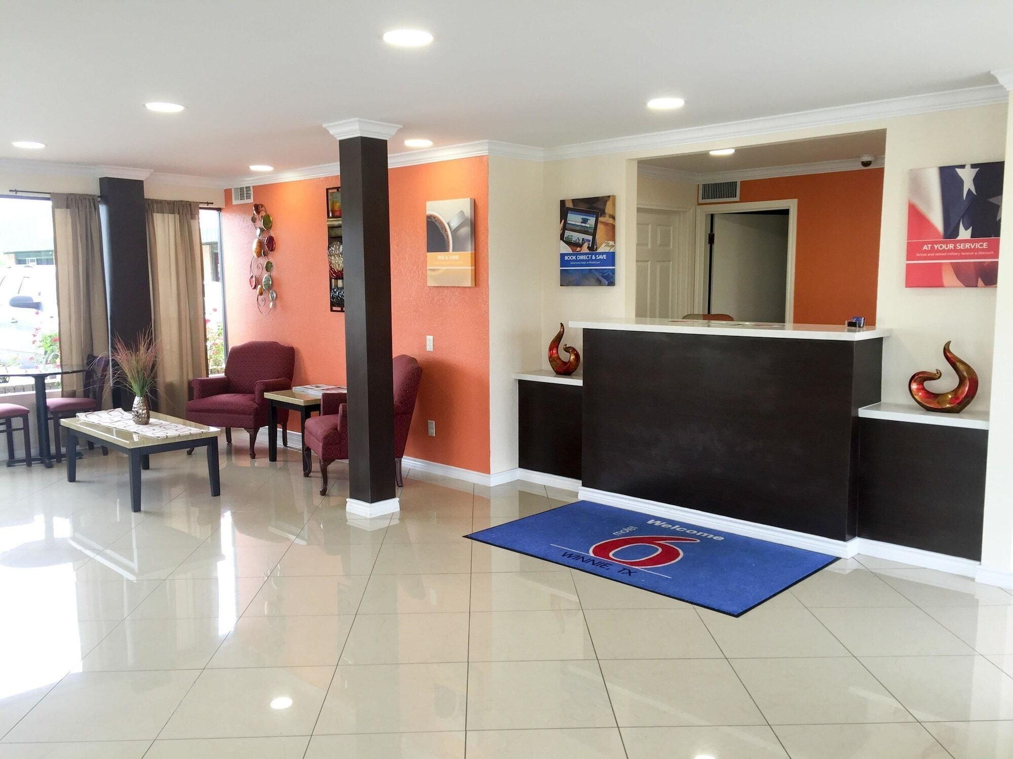 Vista Lobby Motel 6 Winnie, TX