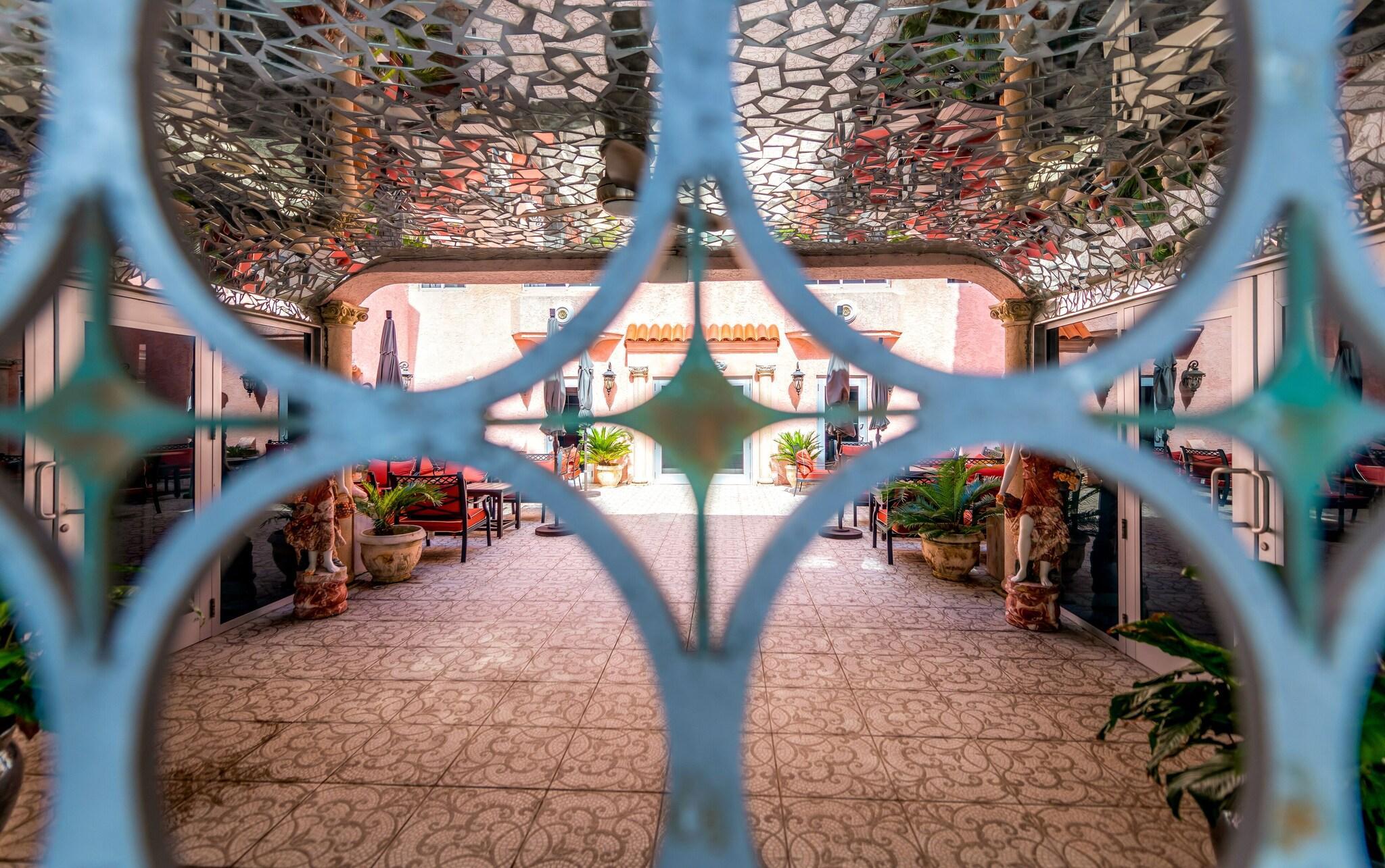Vista Lobby Secret Garden Miami Beach
