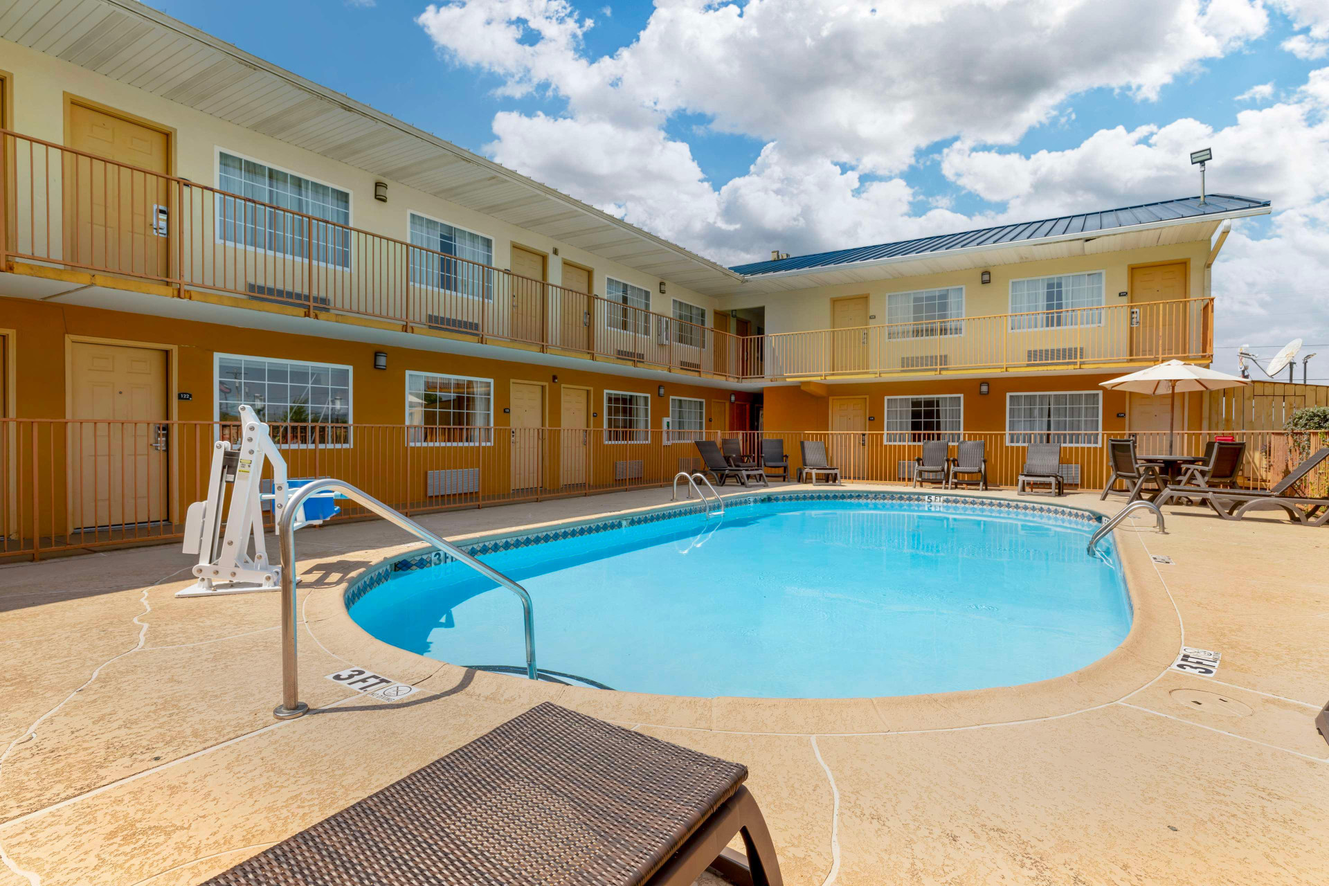 Vista Piscina Best Western Van Buren Inn